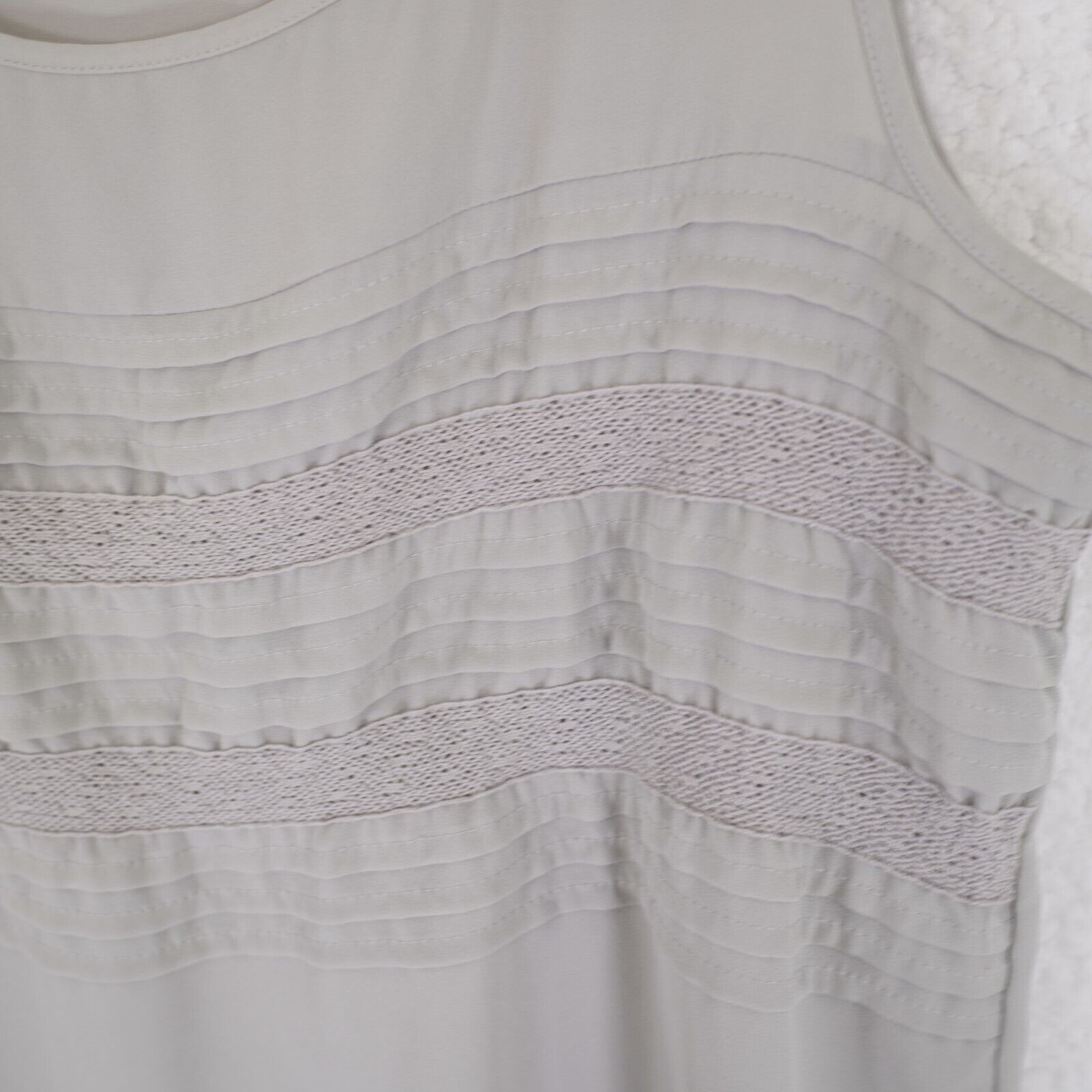 Ann Taylor Ann Taylor Loft Medium Gray Ruffles Blouse Top Scoop Neck Sl Size M / US 6-8 / IT 42-44 - 2 Thumbnail