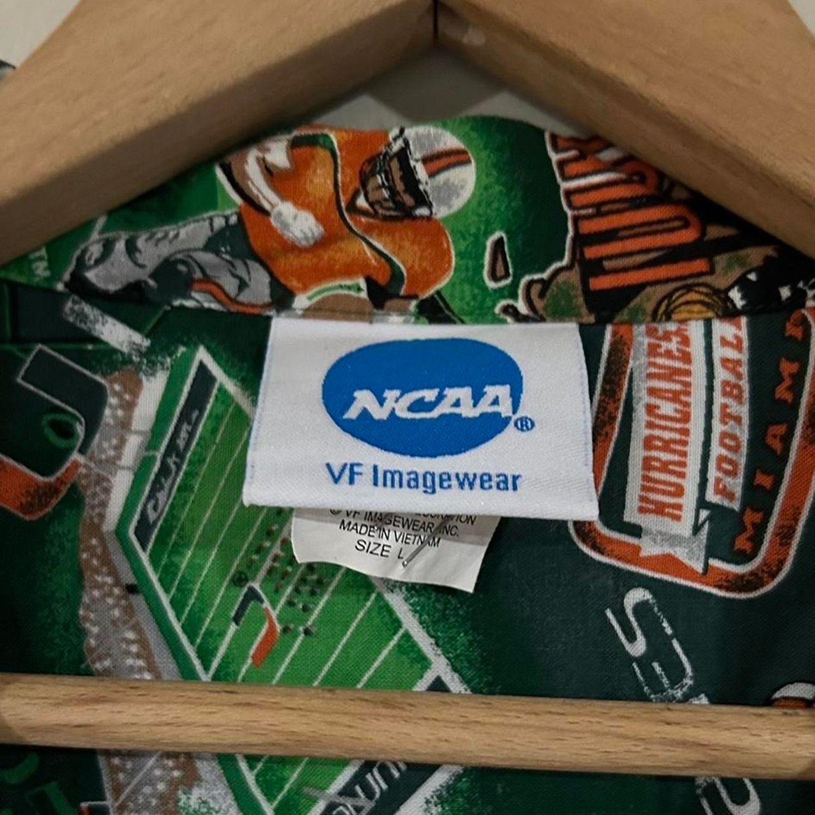 NCAA Vintage Miami Hurricanes All Over Print Button Up Shirt Size US L / EU 52-54 / 3 - 4 Thumbnail