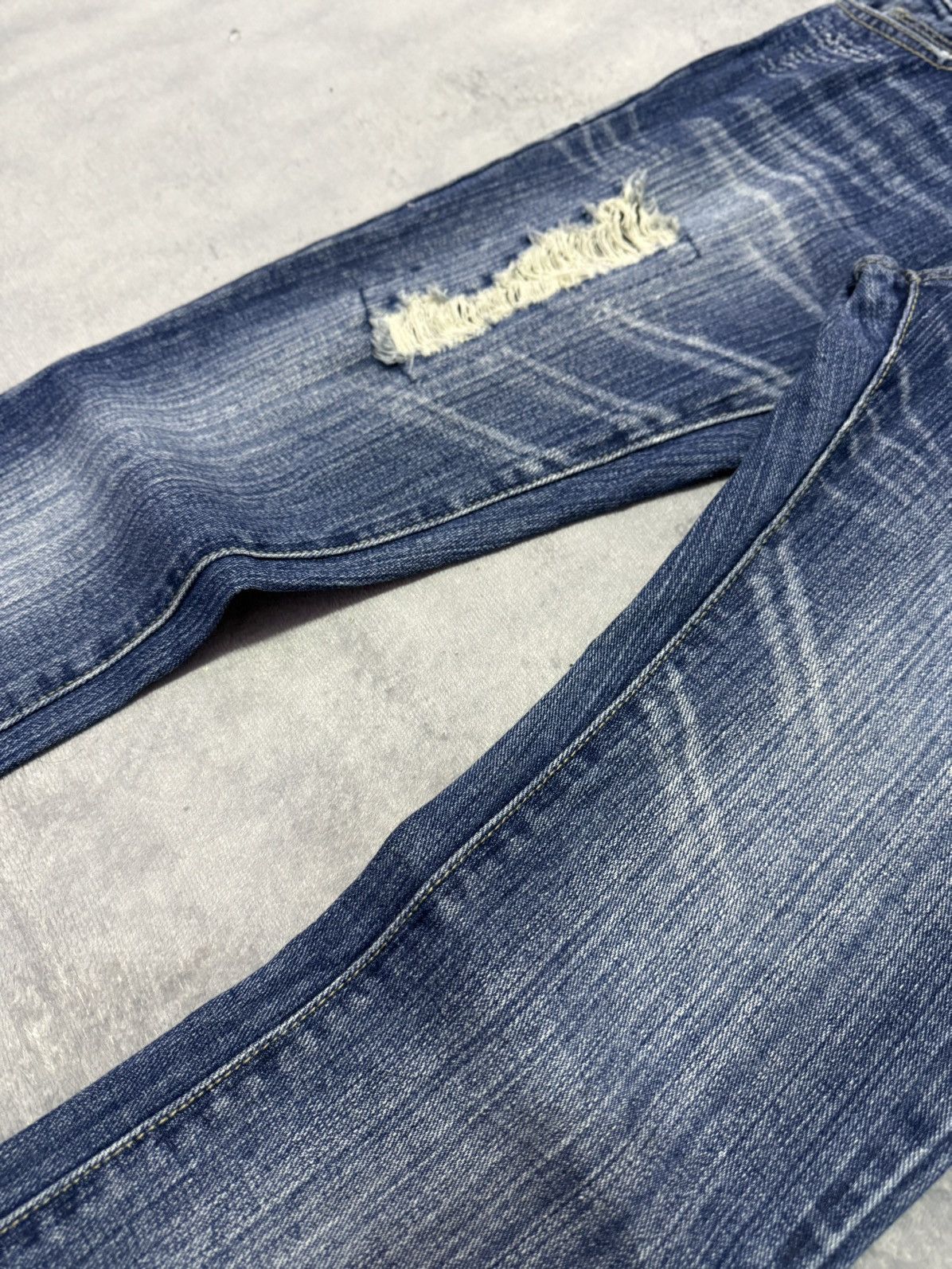 Japanese Brand Awesome Denim Paradise Distressed Embroidered Flare Jeans Size 28" / US 6 / IT 42 - 8 Thumbnail