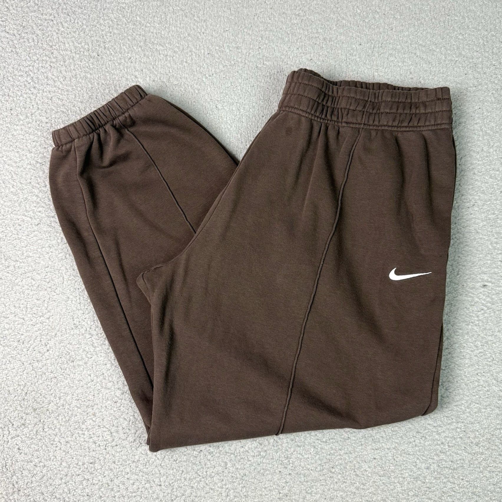 Nike VINTAGE Nike Sweatpants Mens XL Brown Travis Elastic Waist Tapered Swoosh Logo Essential Logo Decade 90s Mens XL Brown Sweatpants Size US 36 / EU 52 - 2 Thumbnail
