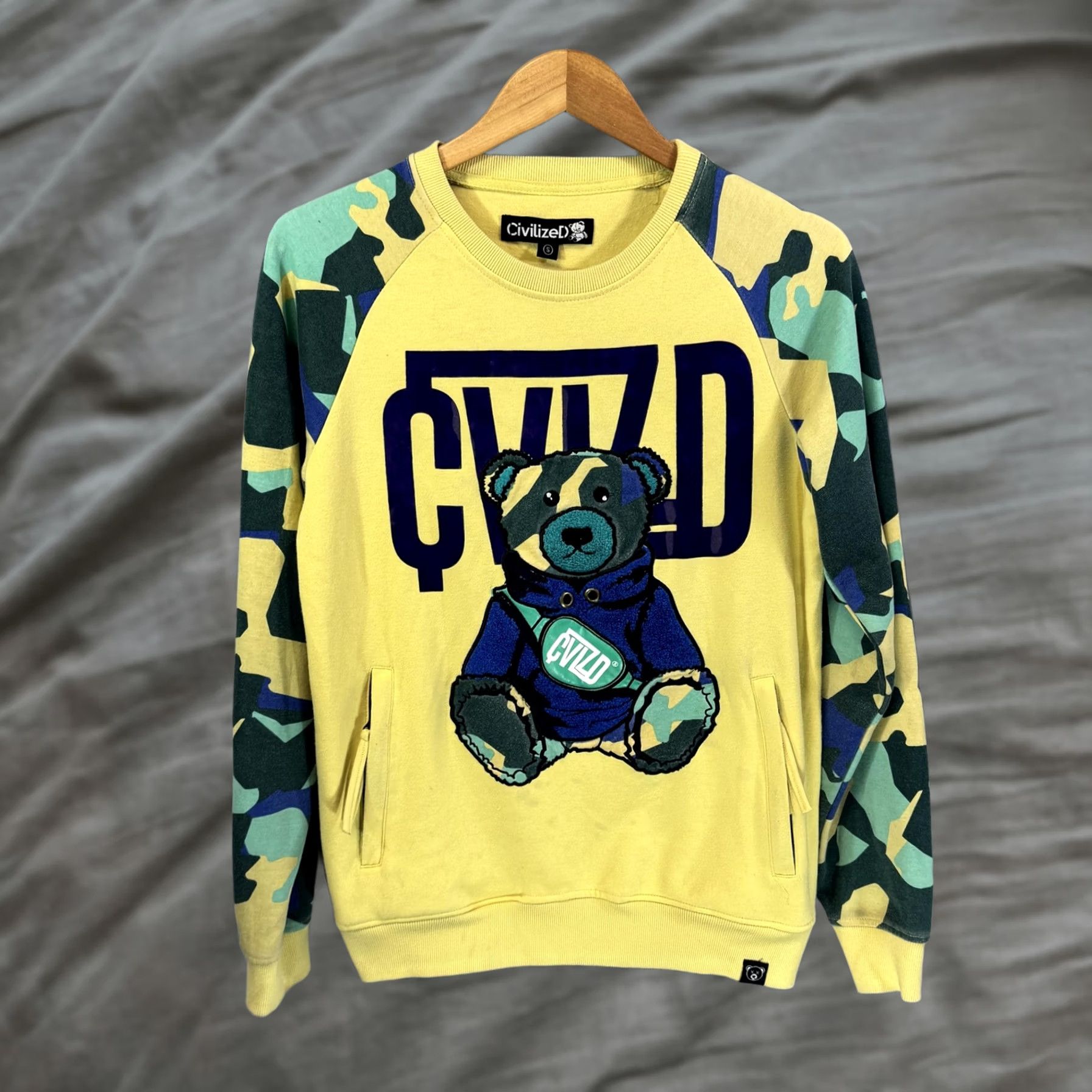 Vintage VINTAGE CivilizeD Sweatshirt Mens S Yellow CamO Bear Graphic Crewneck Pullover Streetwear Size US S / EU 44-46 / 1 - 1 Thumbnail