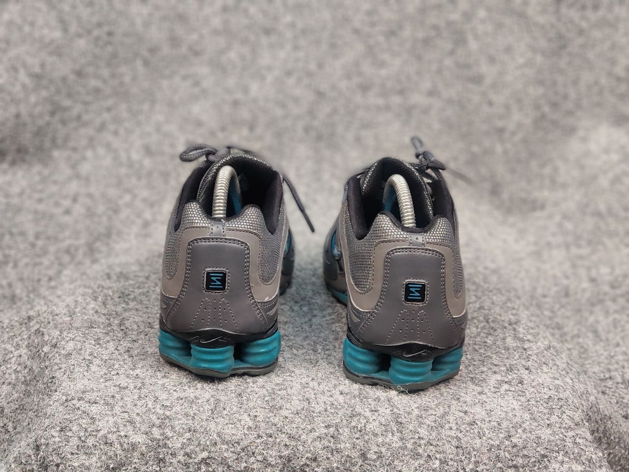 Nike Vintage Nike Shox NZ Cool Grey Cyber Y2K Style Sneakers Size US 7 / IT 37 - 16 Thumbnail