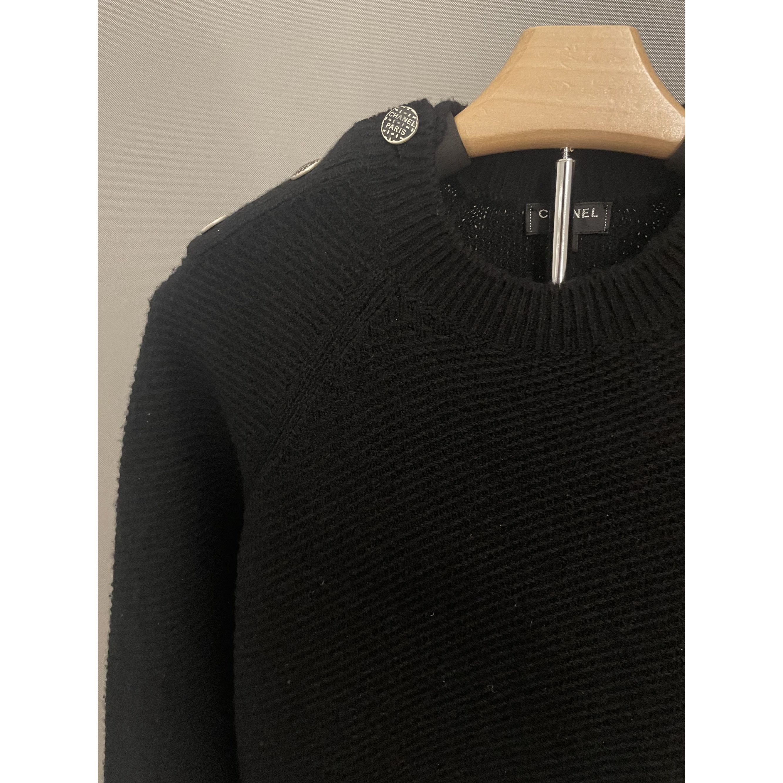 Chanel Chanel Womens Black Wool Knit Sweater With Silver Button Sho Size XS / US 0-2 / IT 36-38 - 4 Thumbnail
