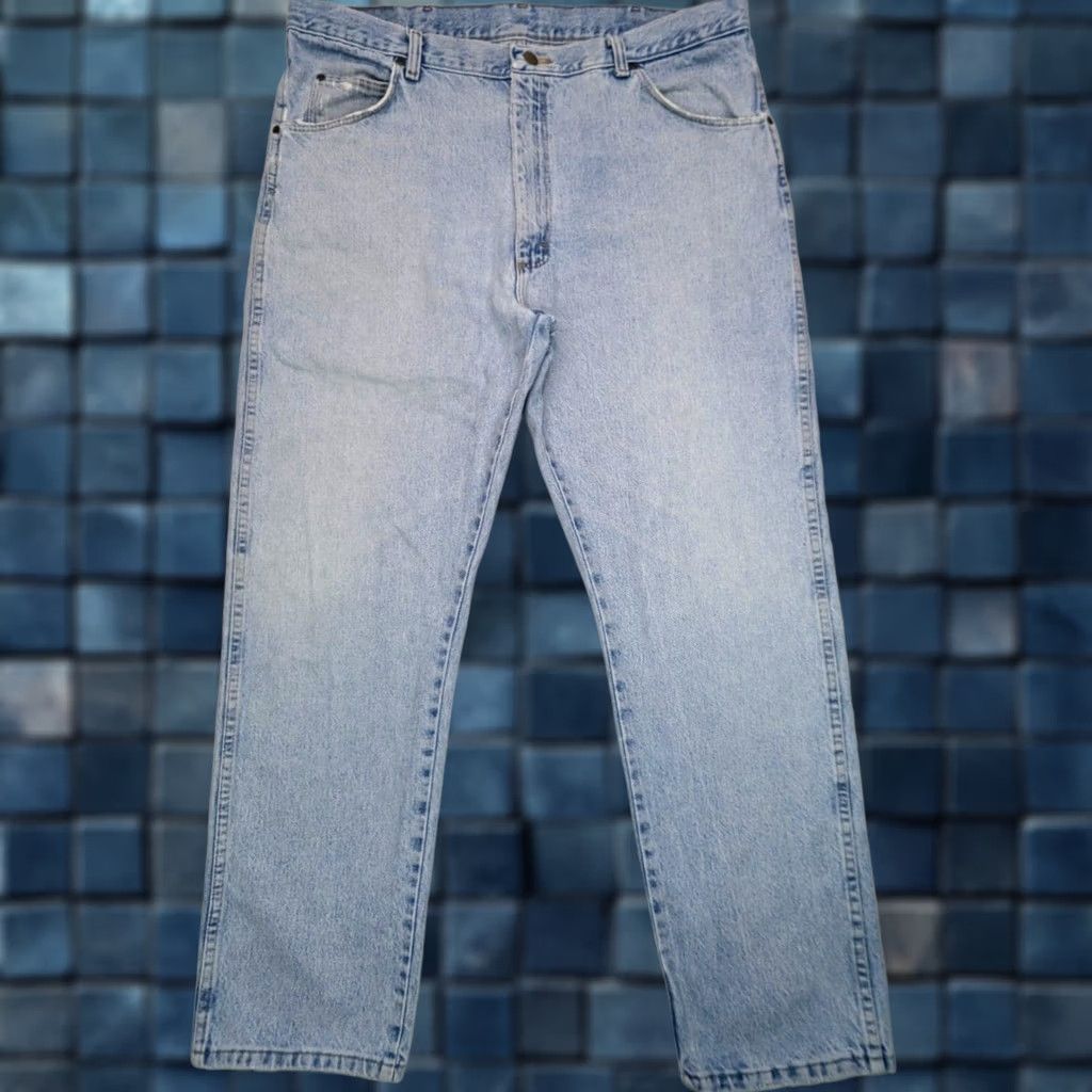 Wrangler VINTAGE Wrangler Rugged Wear Jeans Men 40x32 (True 39x31.5) Blue Lt Wash Straight Leg Size US 39 - 1 Thumbnail
