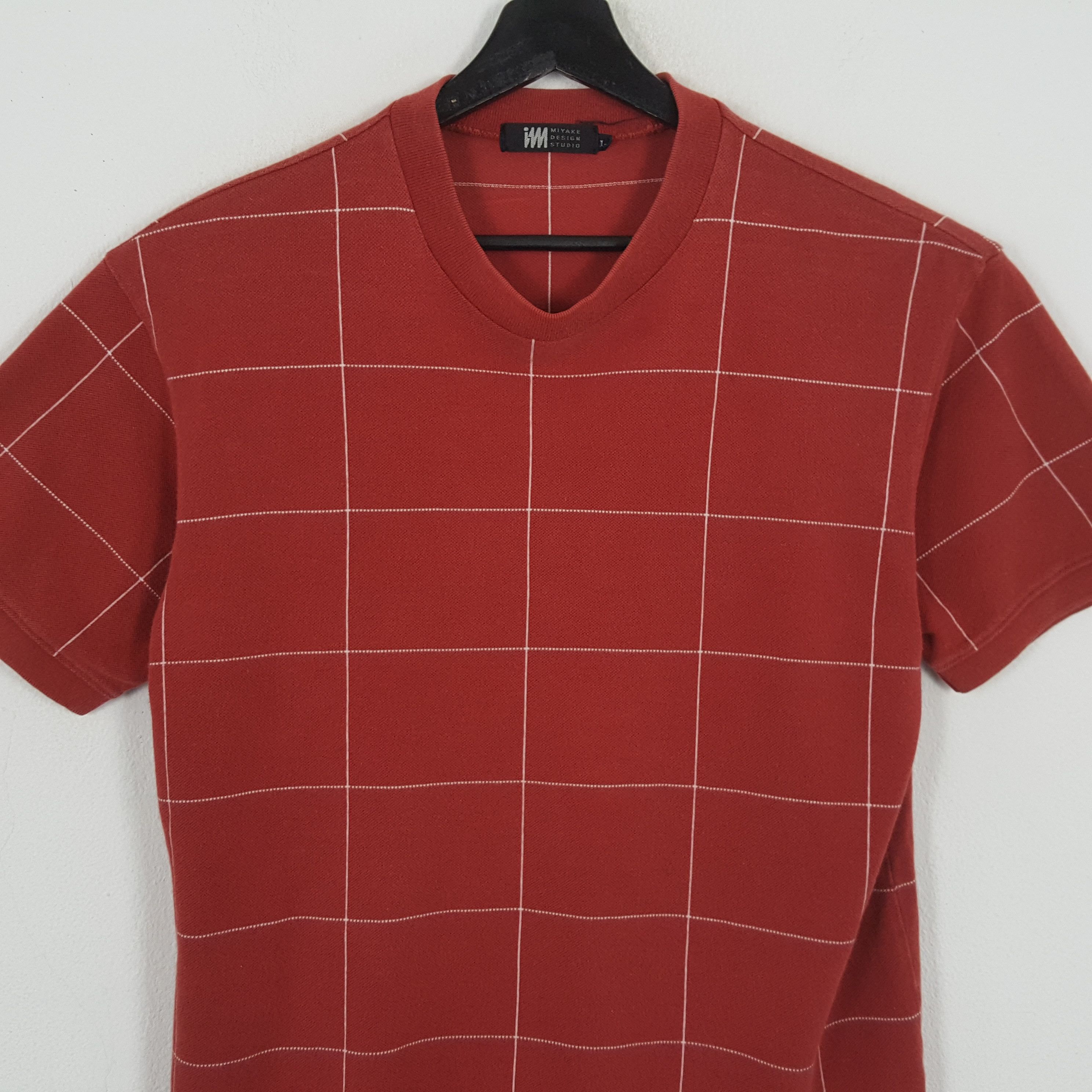 Issey Miyake × Japanese Brand × Vintage IM MIYAKE Design Studio Japanese Designer Brand Tshirt Size US L / EU 52-54 / 3 - 2 Thumbnail