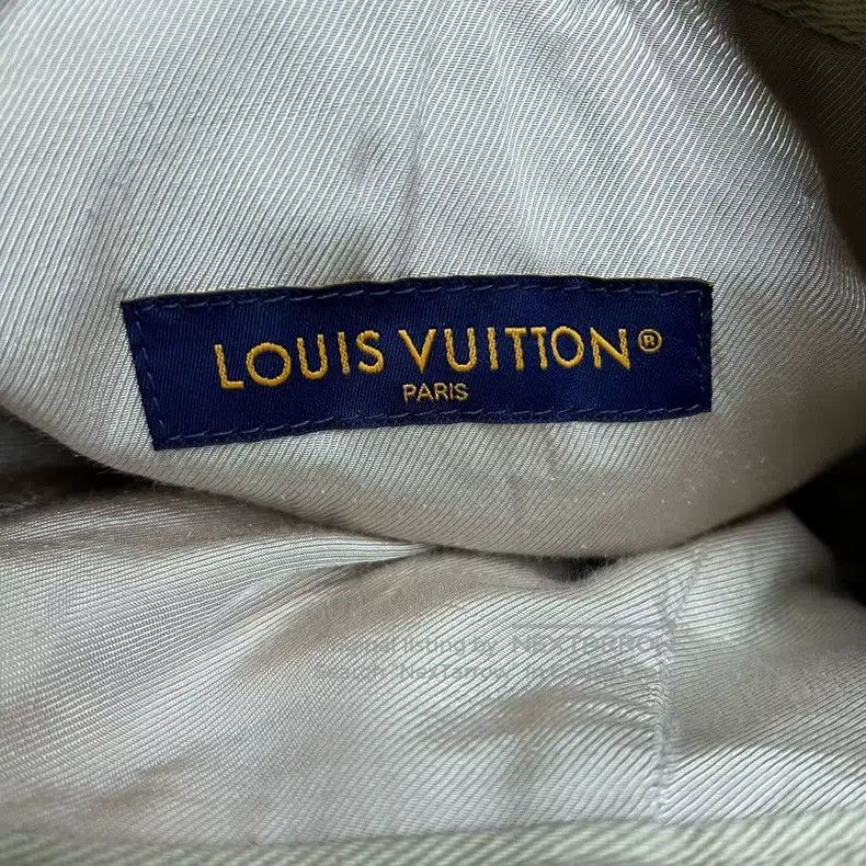 Louis Vuitton Louis Vuitton 25 Latest Beige Embossed Solid Straight Leg Size US 33 - 2 Thumbnail