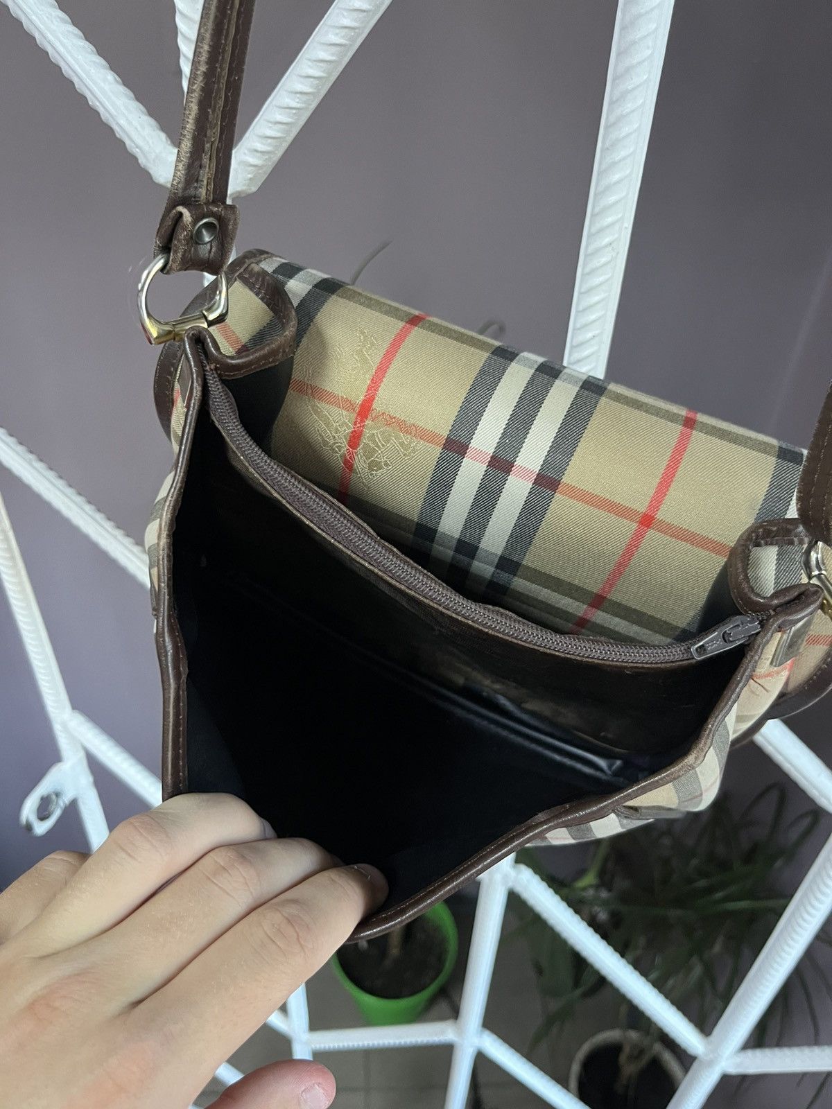 Burberry Vintage Burberry Leather Bag Made in England Size ONE SIZE - 12 Thumbnail