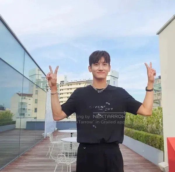 Givenchy Givenchy New Black Visual Trap Short Sleeve Size US M / EU 48-50 / 2 - 9 Thumbnail