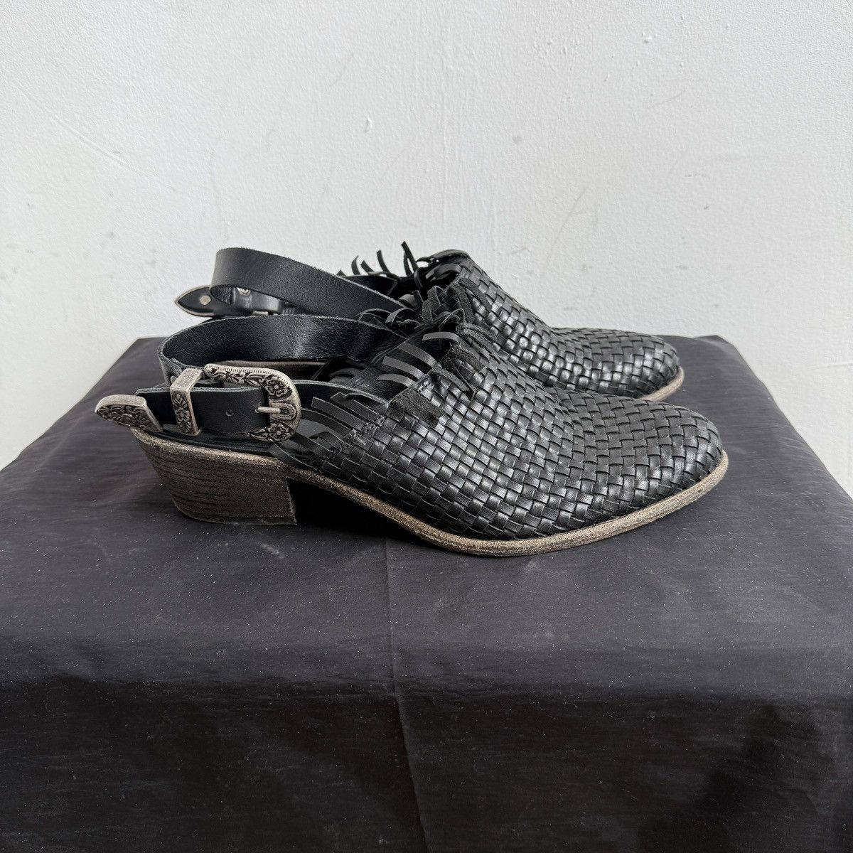 Italian Designers x Vintage Ill Laccio Woven Mule Shoess With Buckle Closure Black Leather Shoes, Women's (Size 9)