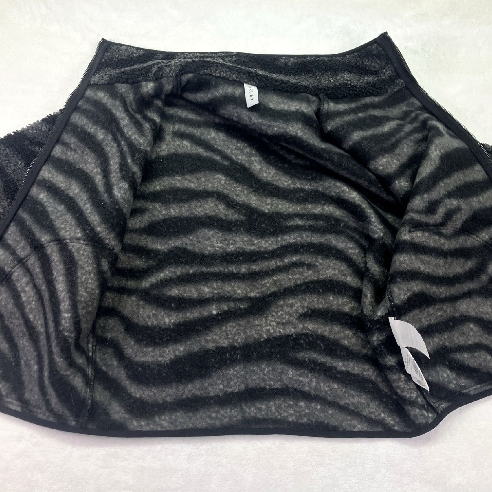 Varley Varley Jacket Womens M Black Zebra Print Sherpa Fleece Full Zip Gray Size Size M / US 6-8 / IT 42-44 - 5 Thumbnail