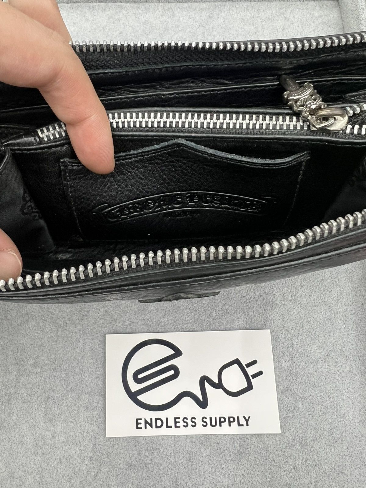 Chrome Hearts CHROME HEARTS LEATHER TRIPLE CEMETERY CROSS PATCH ZIP CLUTCH Size ONE SIZE - 4 Thumbnail
