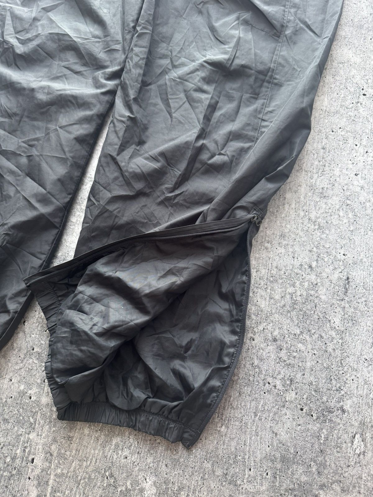 Nike Vintage Y2k Nike Manchester United Nylon Track Pants Drill Size US 36 / EU 52 - 7 Thumbnail