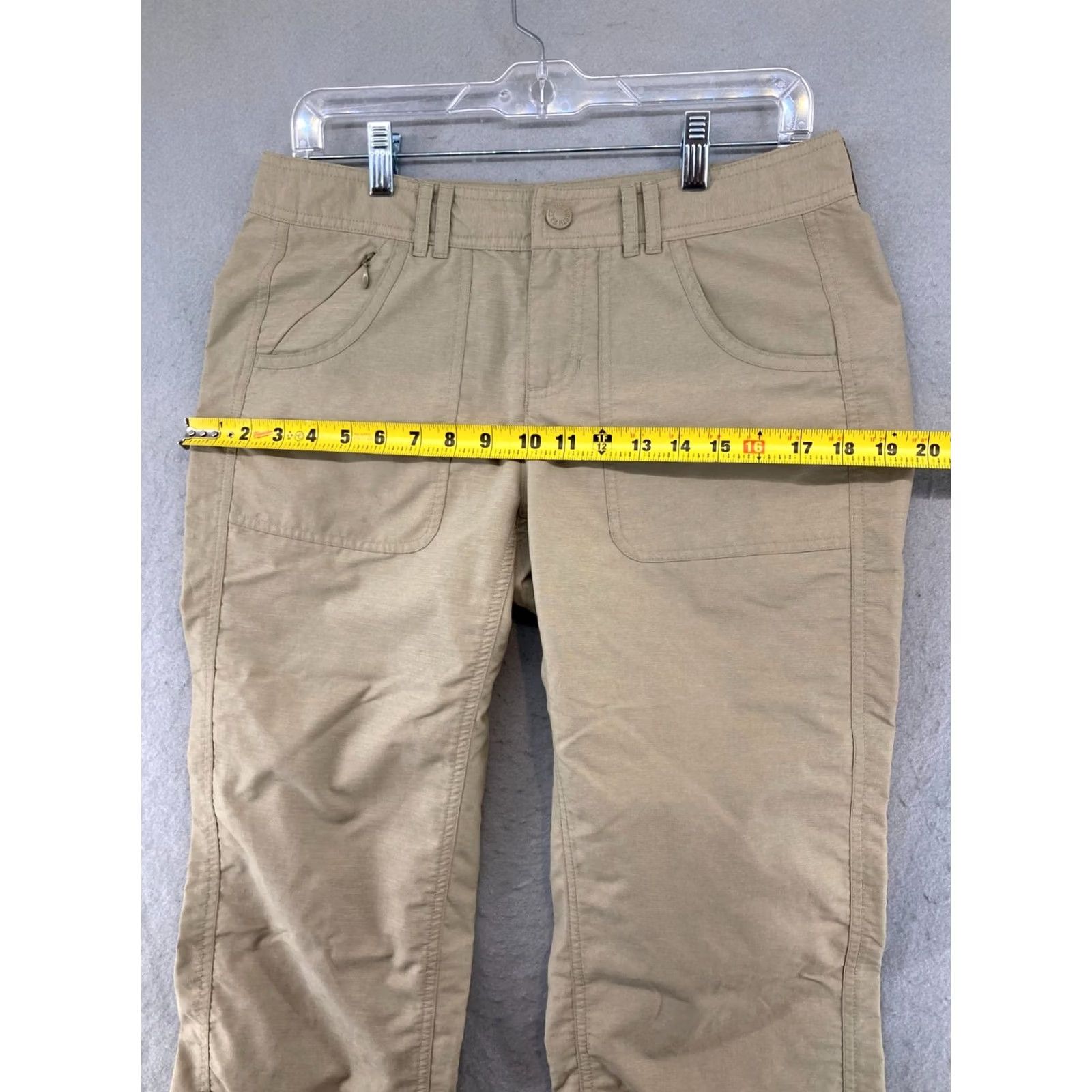 The North Face The North Face Womens Pants 6 Khaki Relaxed Capri Rip Stop Size 28" / US 6 / IT 42 - 3 Thumbnail