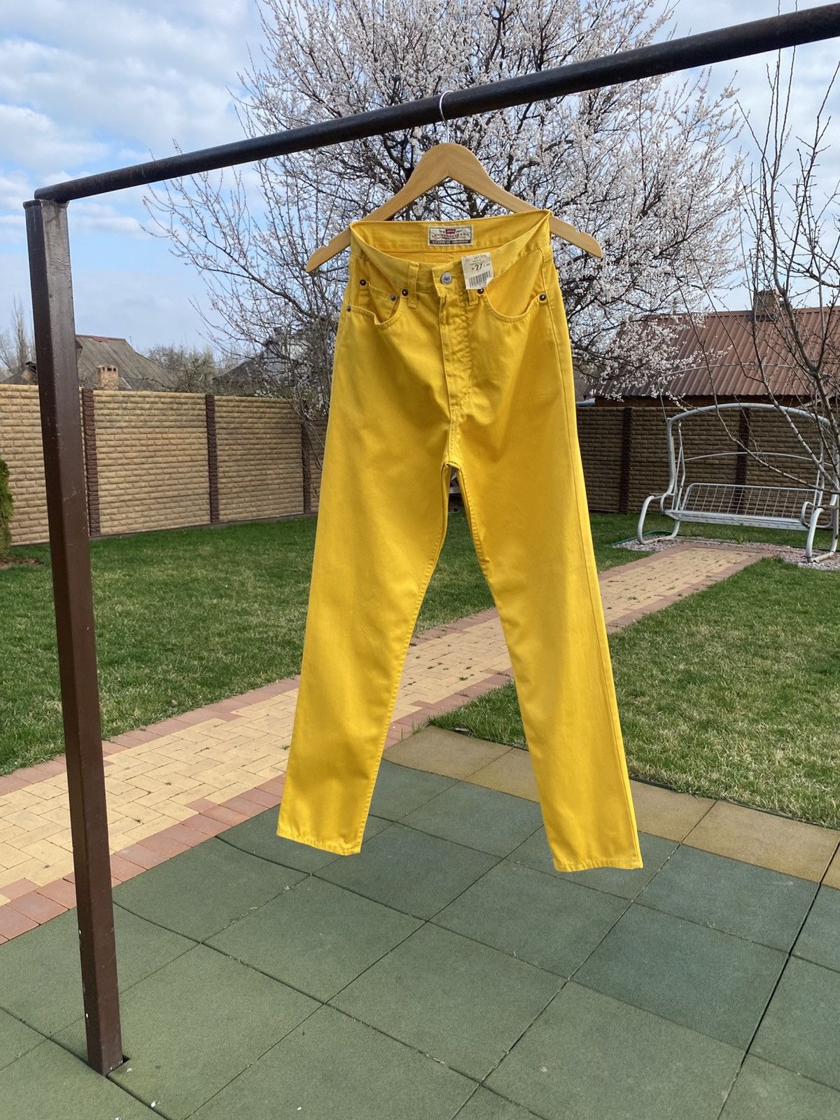 Levi's × Vintage Vintage Levi’s 441 Yellow Jeans Italy W27 L30 80s–90s Size 26" / US 2 / IT 38 - 2 Thumbnail