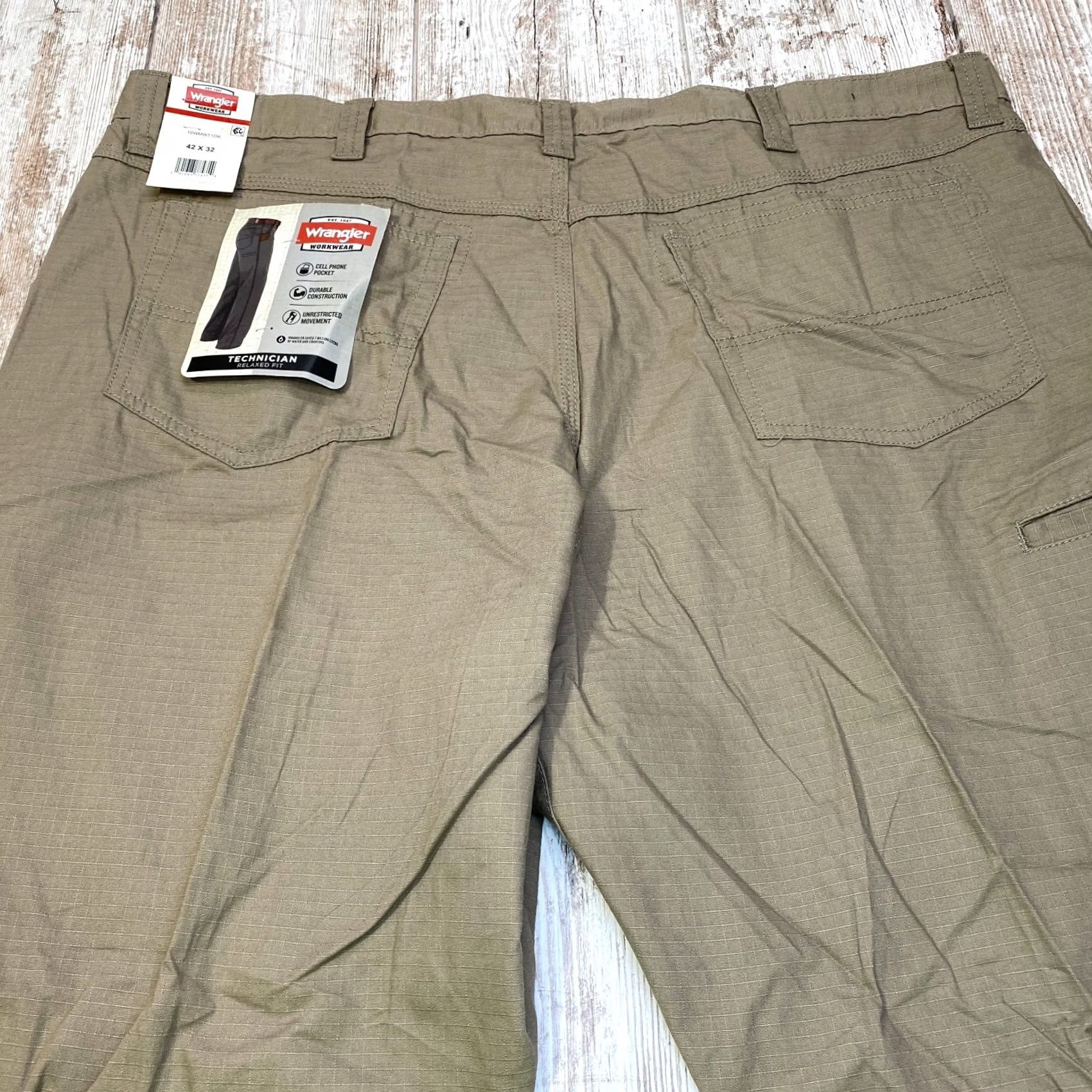 Wrangler Wrangler Workwear Technician Pant 42x32 Khaki Relaxed Fit Cell Pocket Ripstop Men Pants 42 Khaki Ripstop Wrangler RIGGS Workwear 42 Mens Size US 42 / EU 58 - 5 Thumbnail
