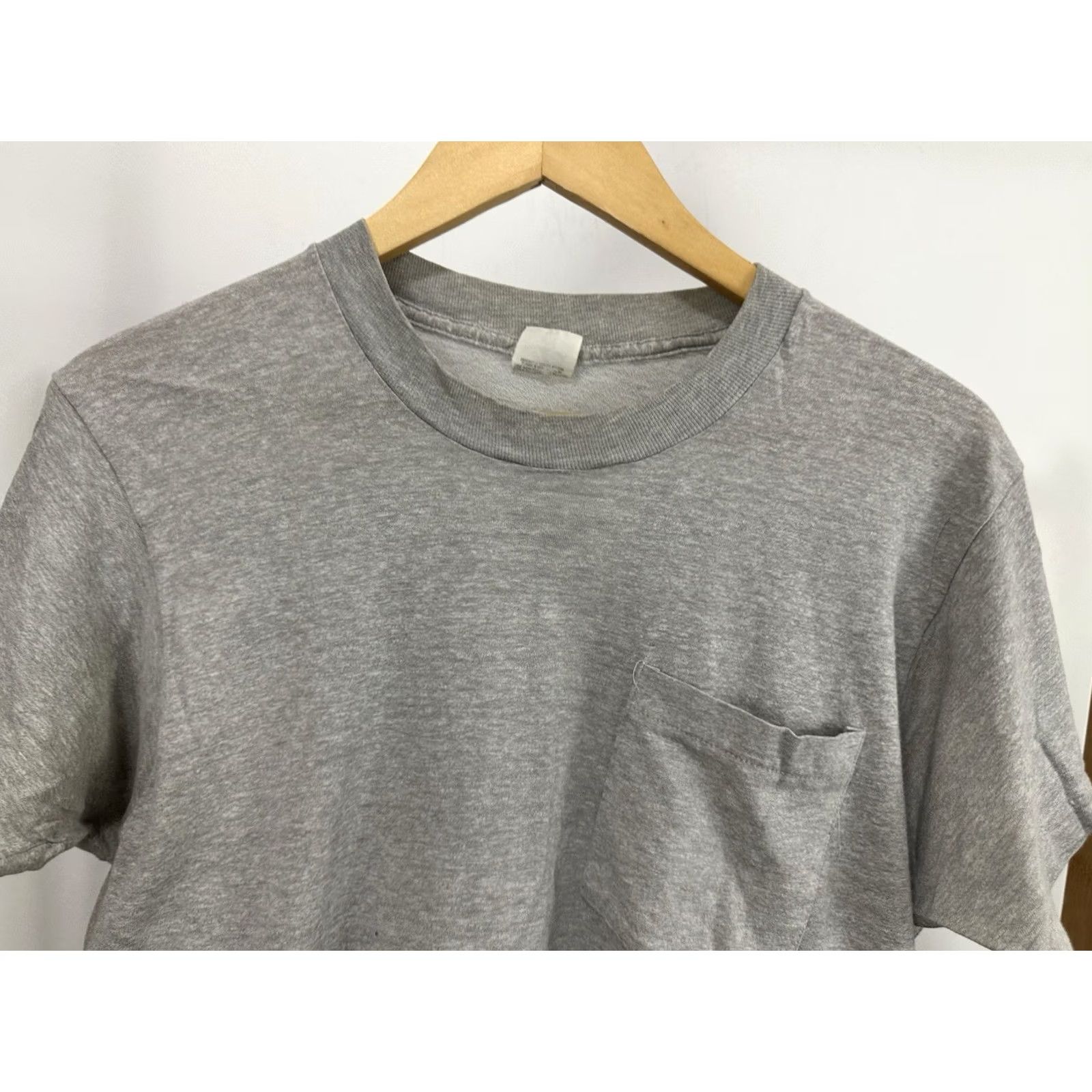 Fruit Of The Loom VTG 80s FOTL Paper Thin Burnout Worn Selvedge Pocket Heather Gray WIP T-Shirt XL shirt Mens Gray Burnout 80s Fits Boxy Pocketed Size US XL / EU 56 / 4 - 5 Thumbnail