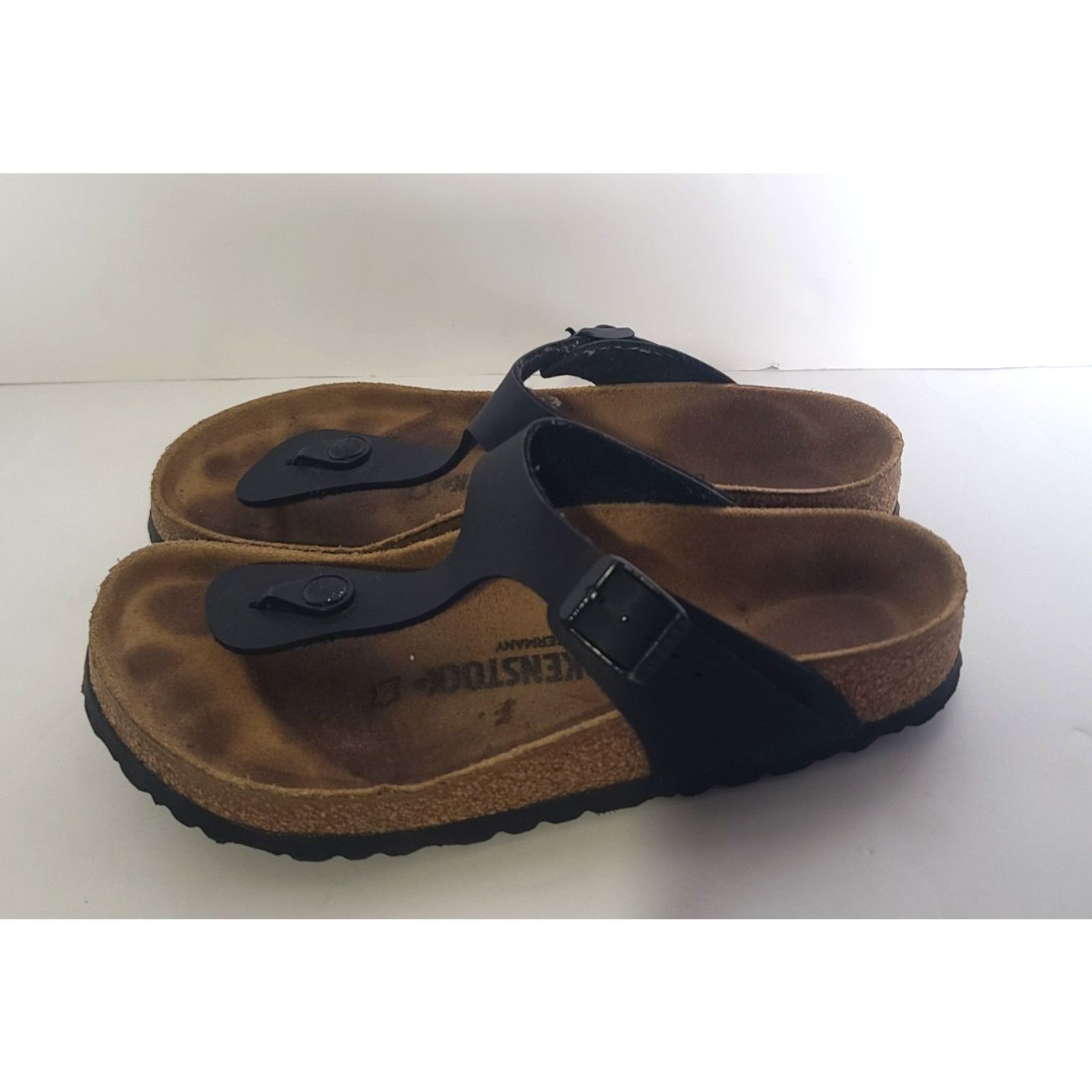 Birkenstock Birkenstock Womens Black Leather Gizeh Sandal EUR 38 US 7 Size US 7 / IT 37 - 3 Thumbnail