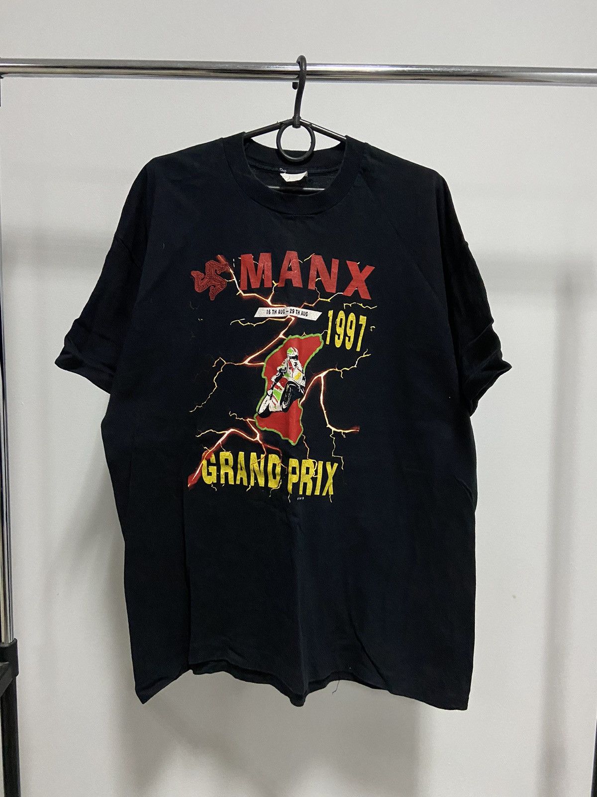 Vintage Manx Grand Prix 1997 Vintage T Shirt Big Logo Moto Racing Size US L / EU 52-54 / 3 - 1 Thumbnail