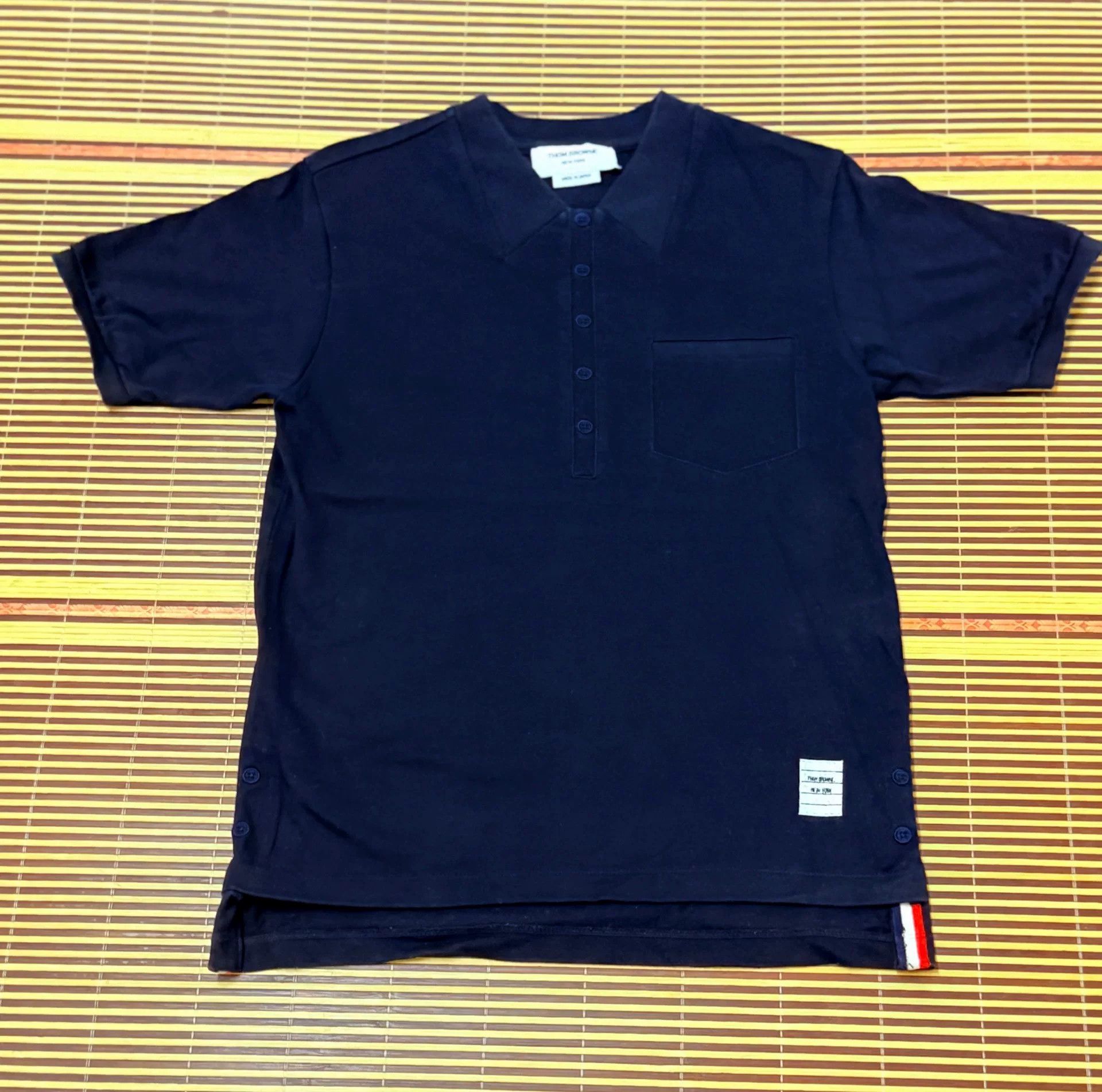 Vintage Vintage Thom Browne T-Shirt Unique Design Size US M / EU 48-50 / 2 - 1 Thumbnail
