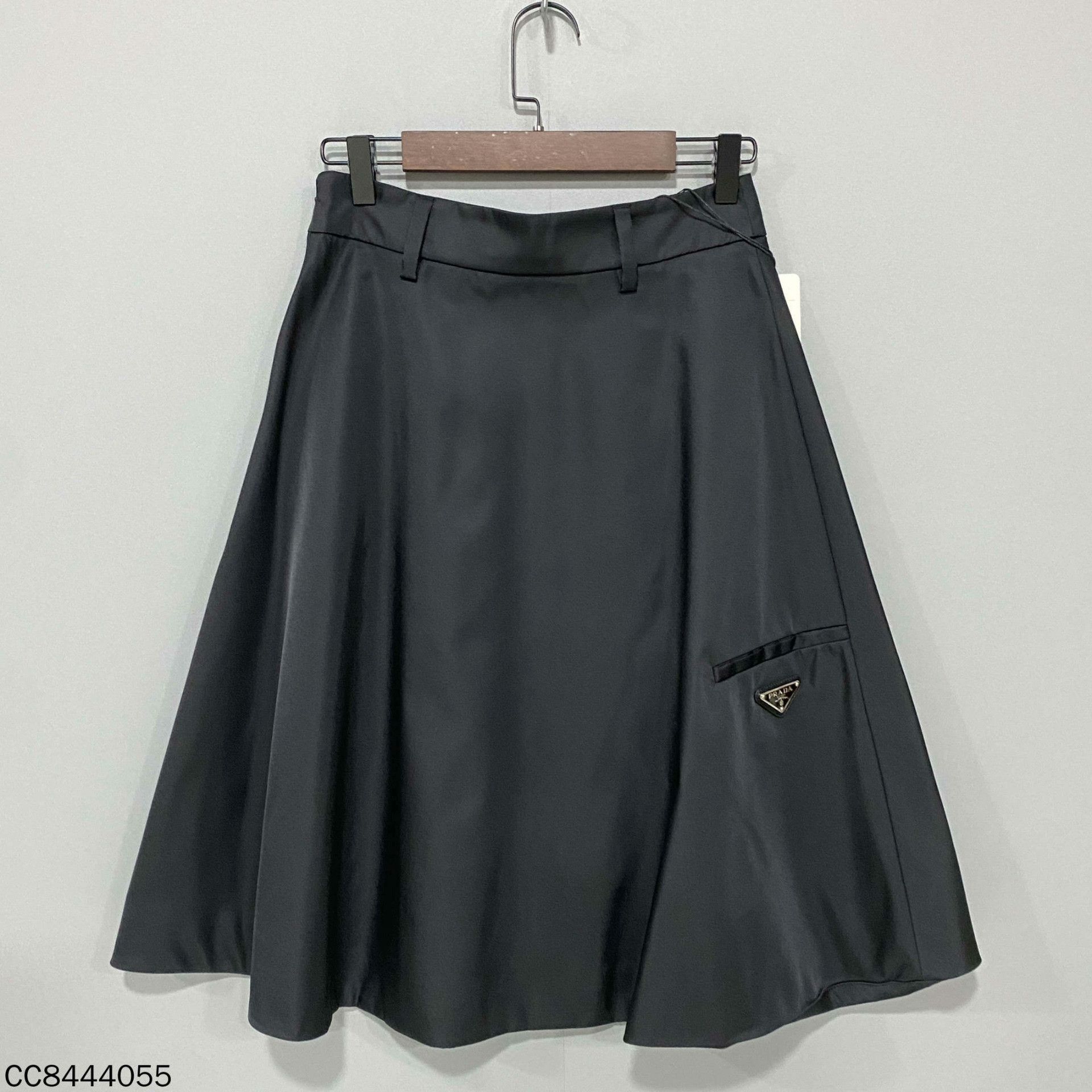 Prada Prada Retro Skirt 38 Women Size 38" / US 16 / IT 52 - 1 Thumbnail