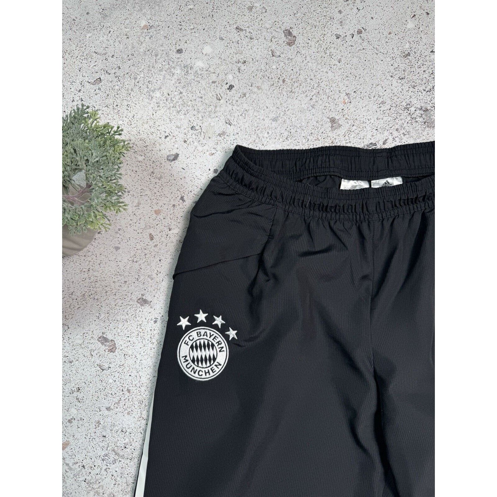 Adidas Adidas Bayern Munchen Trackpants Blokecore Size M Black Men Size US 32 / EU 48 - 2 Thumbnail