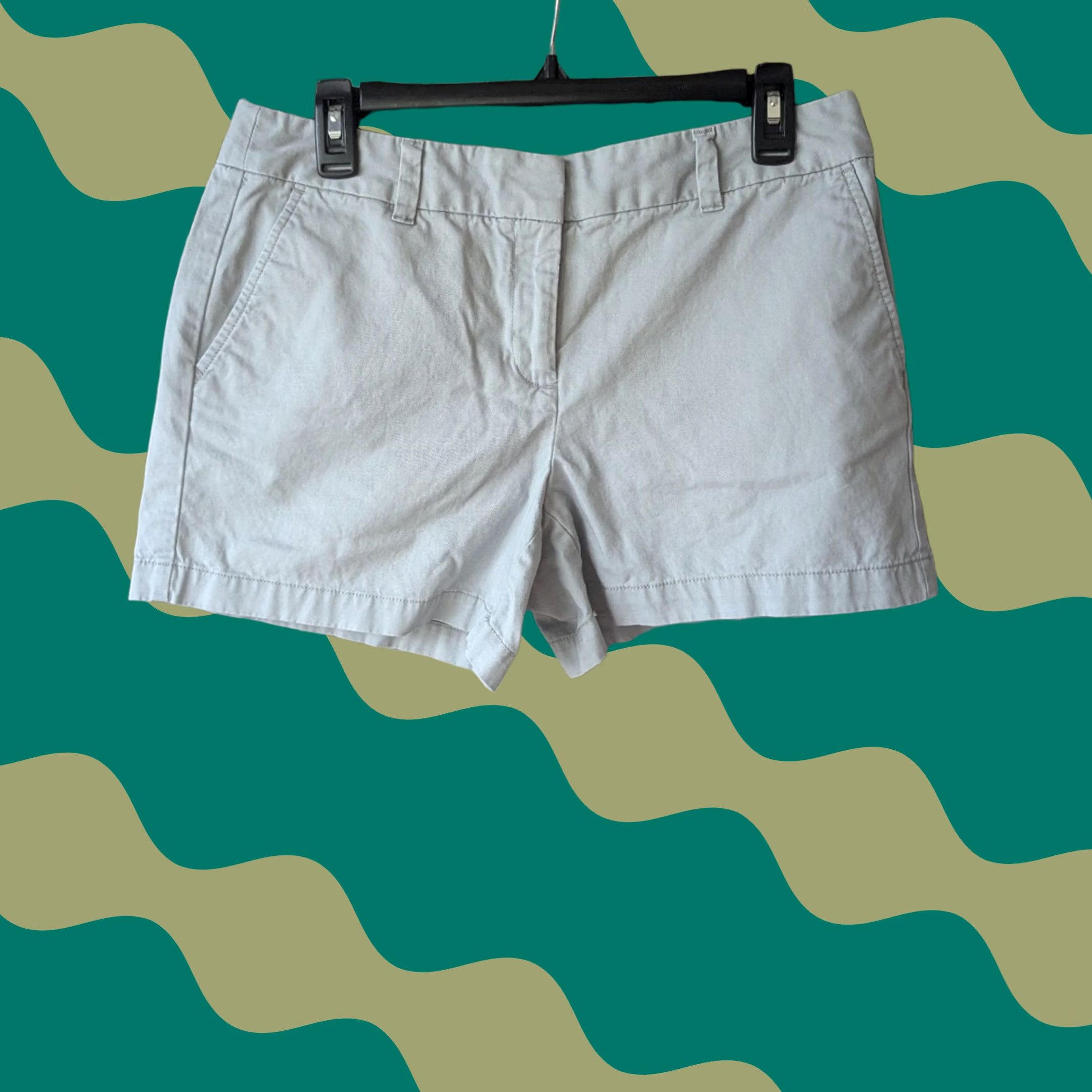 Ann Taylor Ann Taylor LOFT Womens Chino Shorts 4 Inch Inseam Size 6 Light Grey 100% Cotton Regular Front Pockets Casual Summer Spring Mens Womens Girls? Size 28" / US 6 / IT 42 - 1 Thumbnail