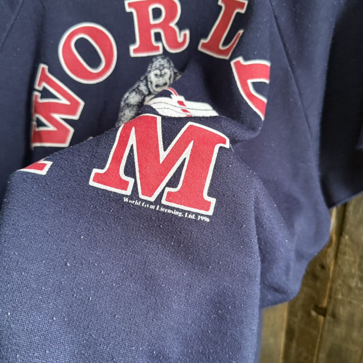 Vintage Vintage 90's World Gym T-Shirt Size US L / EU 52-54 / 3 - 5 Thumbnail