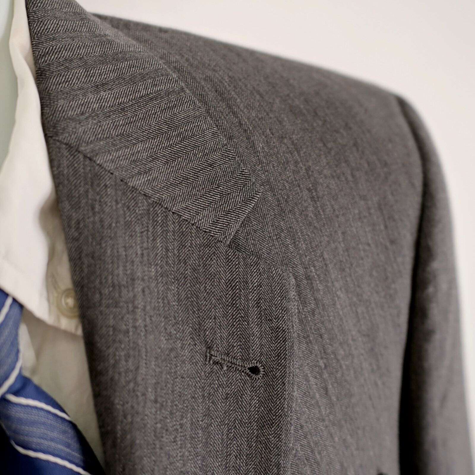Jos. A. Bank Jos A Bank Signature Wool Gray Herringbone 2 Button Blazer / Size 38R - 2 Thumbnail