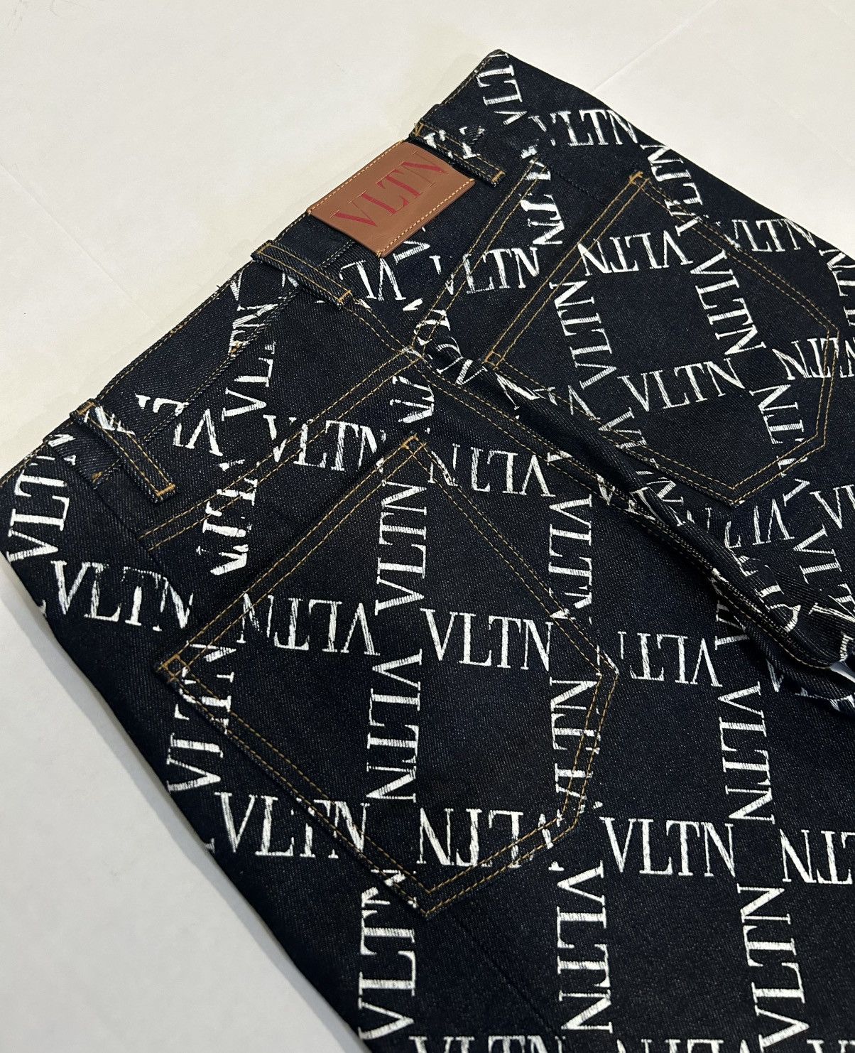 Valentino Valentino Allover VLTN Denim Print Jeans Size US 29 - 1 Thumbnail