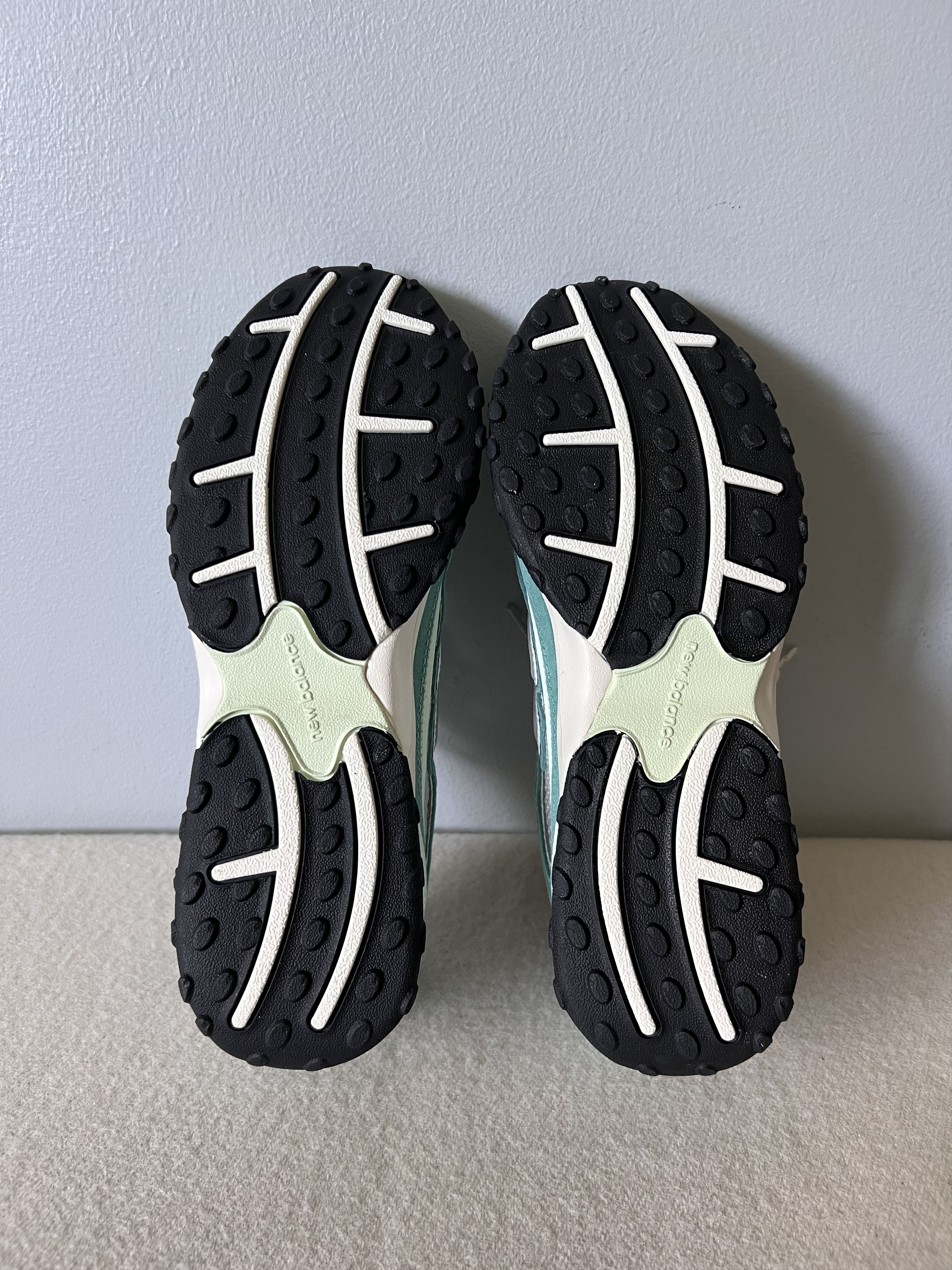 Kith × New Balance Kith New Balance 204L Sneakers in Green Grey Size US 6.5 / EU 39-40 - 6 Thumbnail
