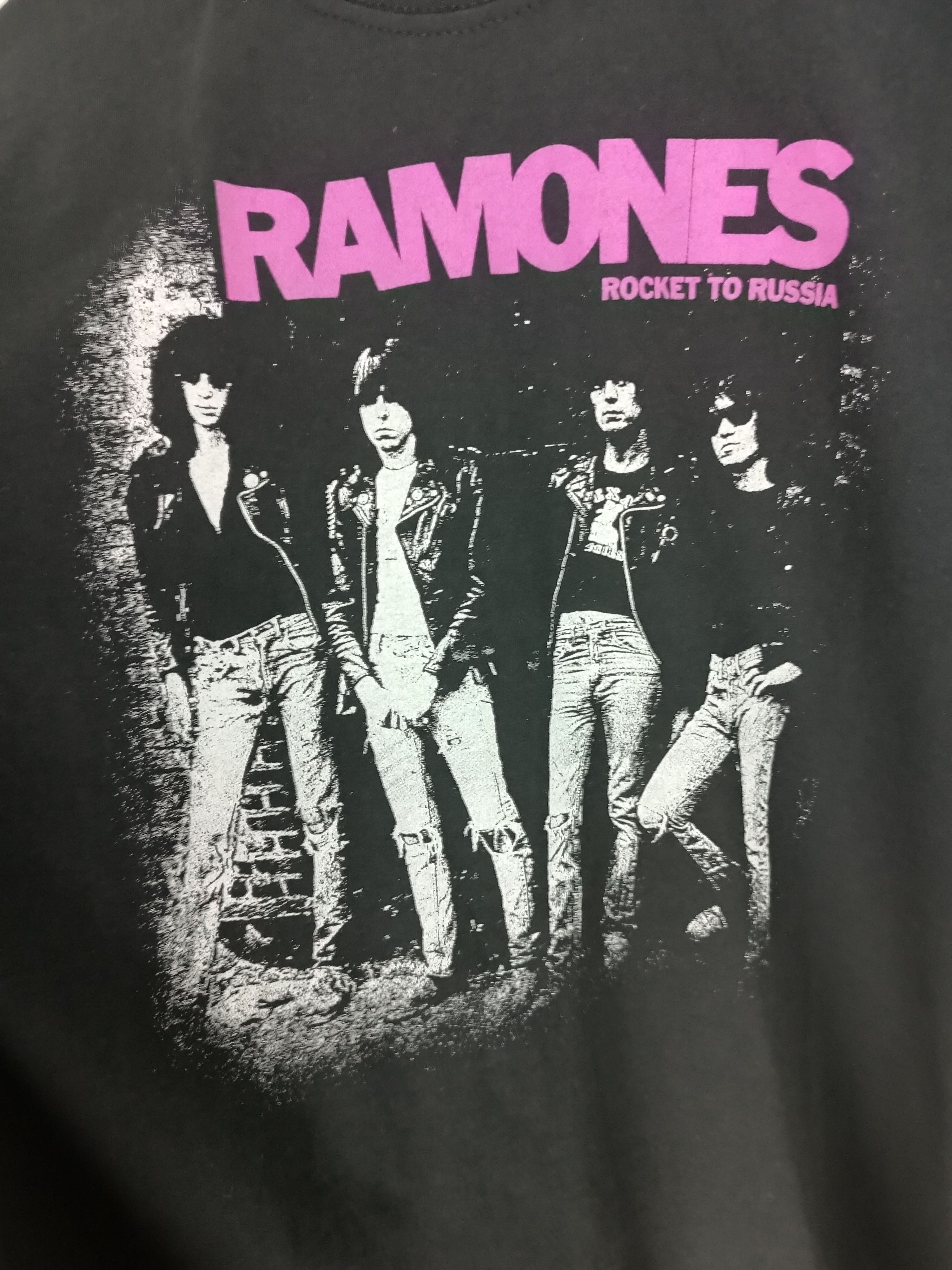 Band Tees VINTAGE RAMONES ROCKET TO RUSSIA TEE rancid bad religion Size US L / EU 52-54 / 3 - 6 Thumbnail
