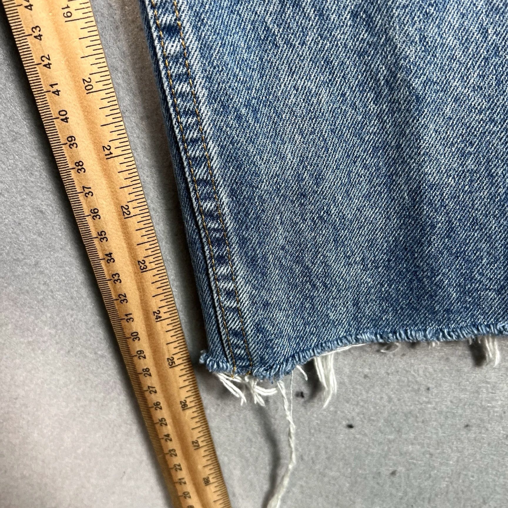 Levi's VINTAGE Levi's 511 Jeans Mens Adult 33 x 30 Blue Light Wash Tapered Leg Raw Hem Denim Jeans Mens Size US 33 - 5 Thumbnail