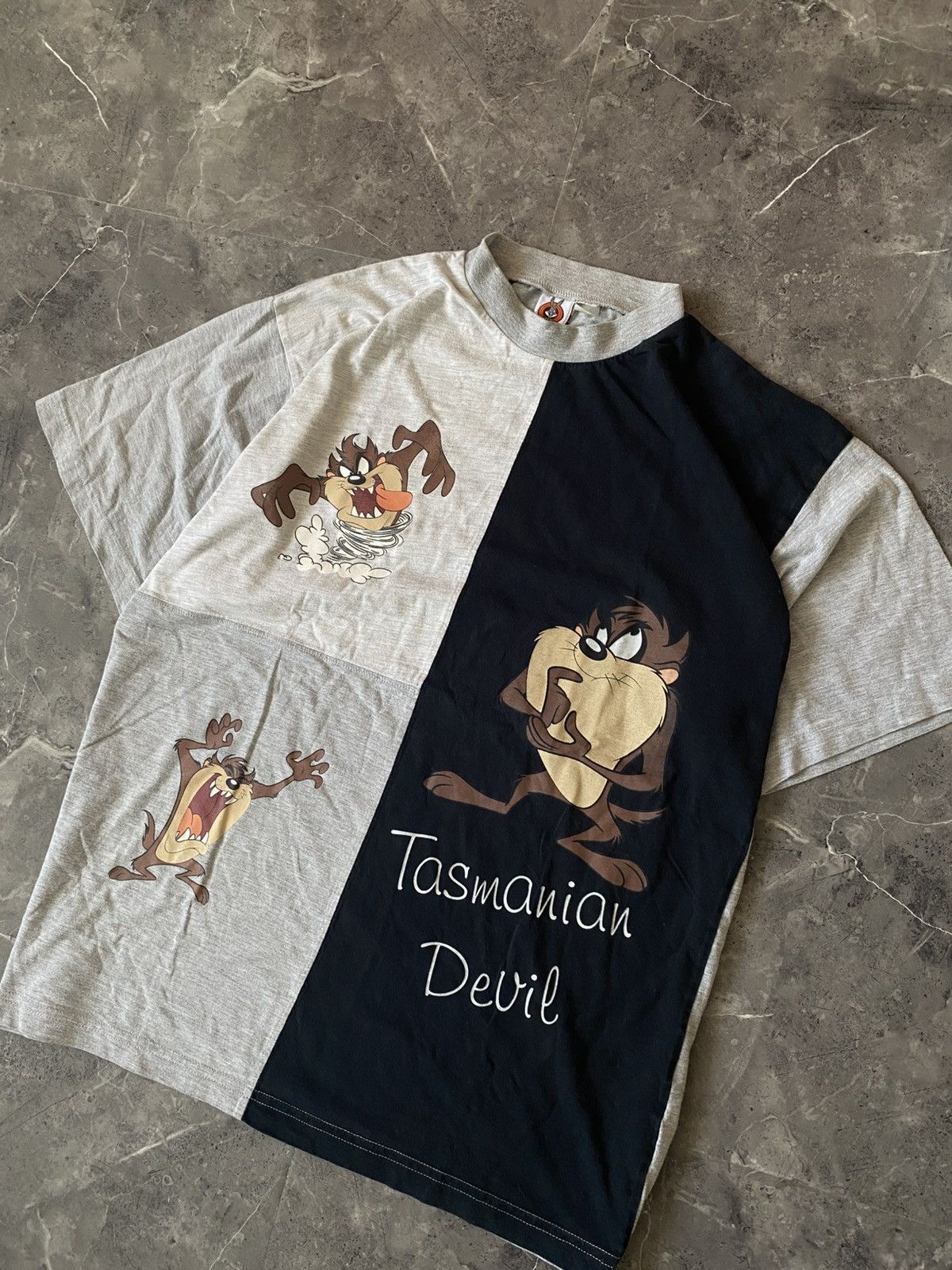 Vintage Tasmanian Devil Vintage Looney Tunes T-shirts 2002 (USA) L Size US L / EU 52-54 / 3 - 2 Thumbnail