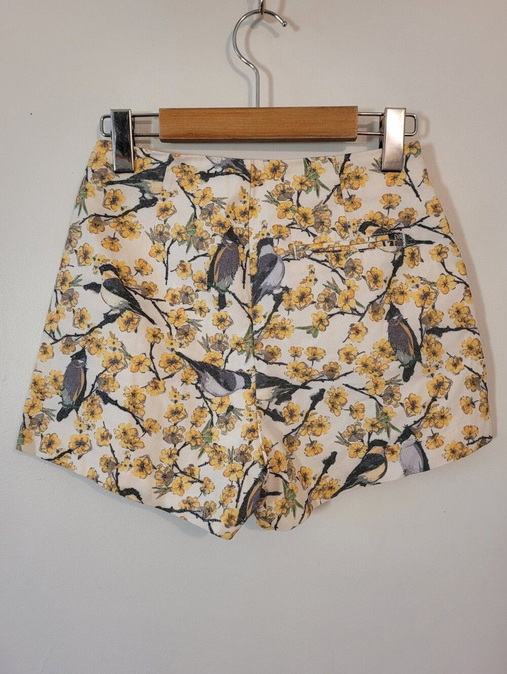 Desigual Desigual Randy Yellow Floral Butterfly & Bird Shorts - 34 Size 25" / US 0 / IT 36 - 6 Thumbnail