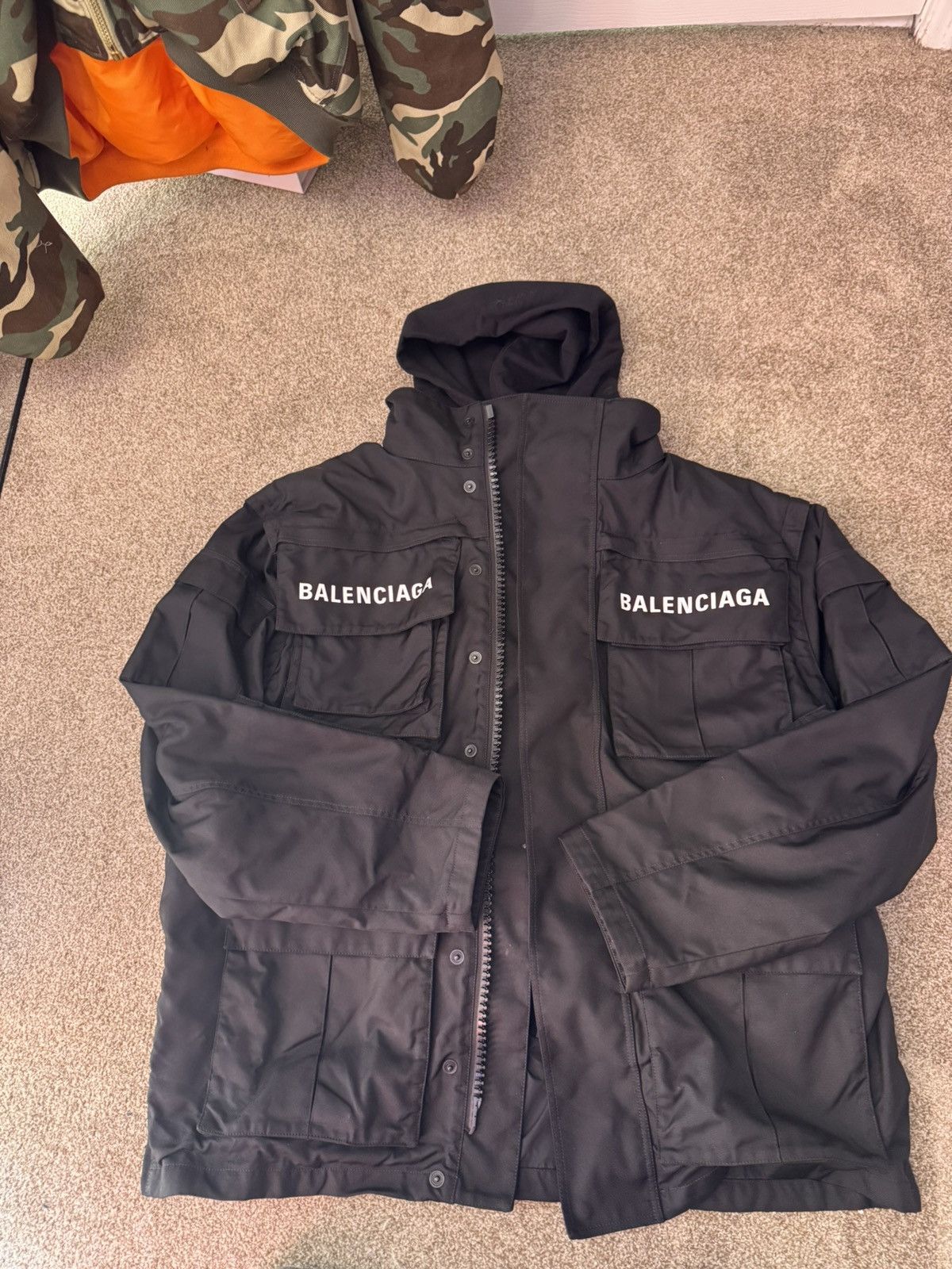 Balenciaga Balenciaga paris printed oversize Parka Size US L / EU 52-54 / 3 - 1 Thumbnail