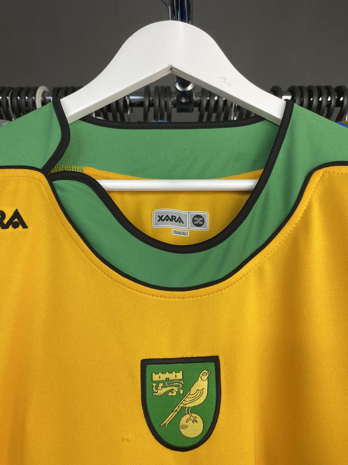 Vintage 2005/06 XARA NORWICH CITY HOME SOCCER FOOTBALL JERSEY SHIRT Size US XL / EU 56 / 4 - 5 Thumbnail
