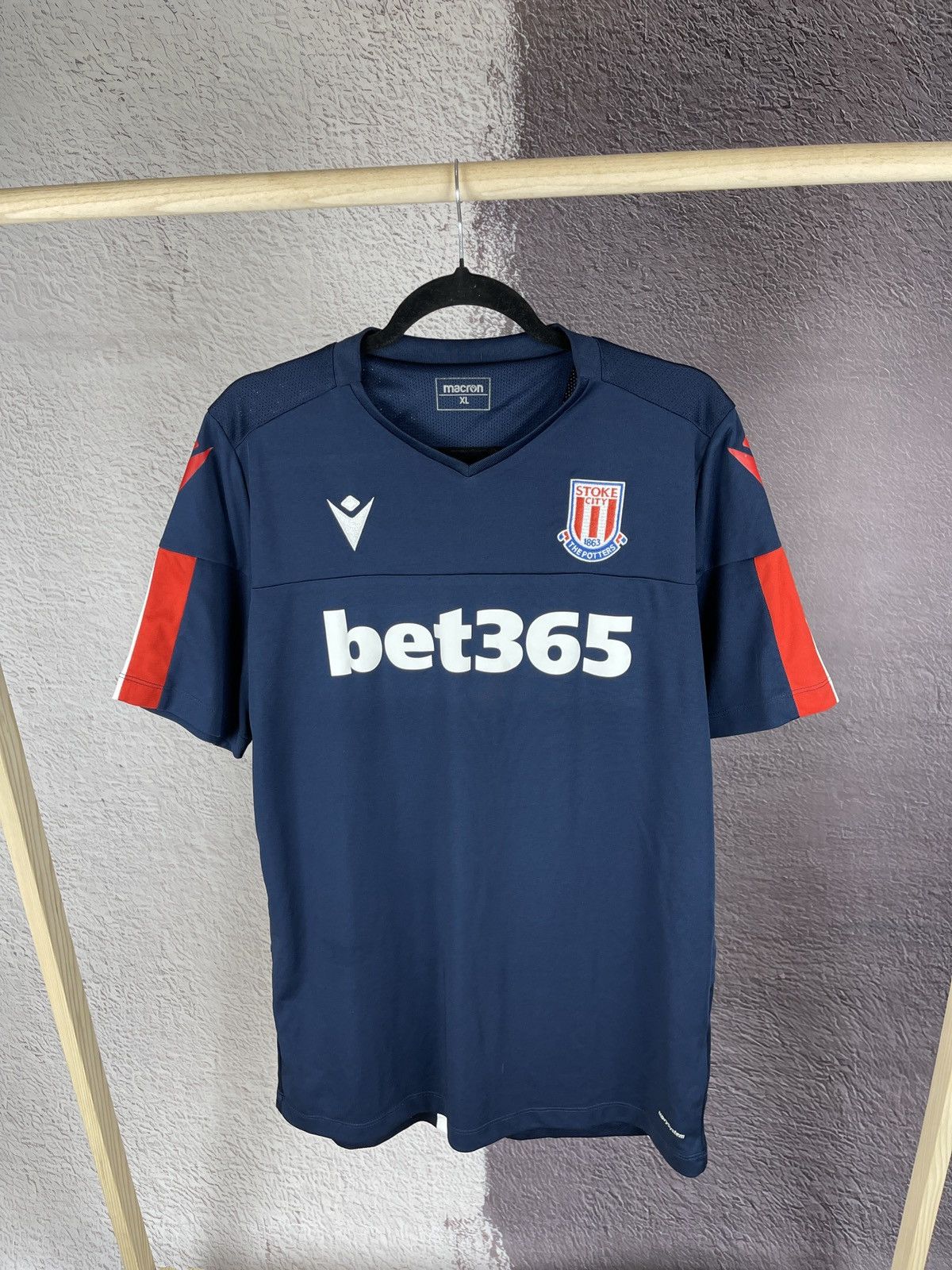 Macron STOKE CITY FOOTBALL SHIRT JERSEY TRAINING MACRON Size US XL / EU 56 / 4 - 1 Thumbnail