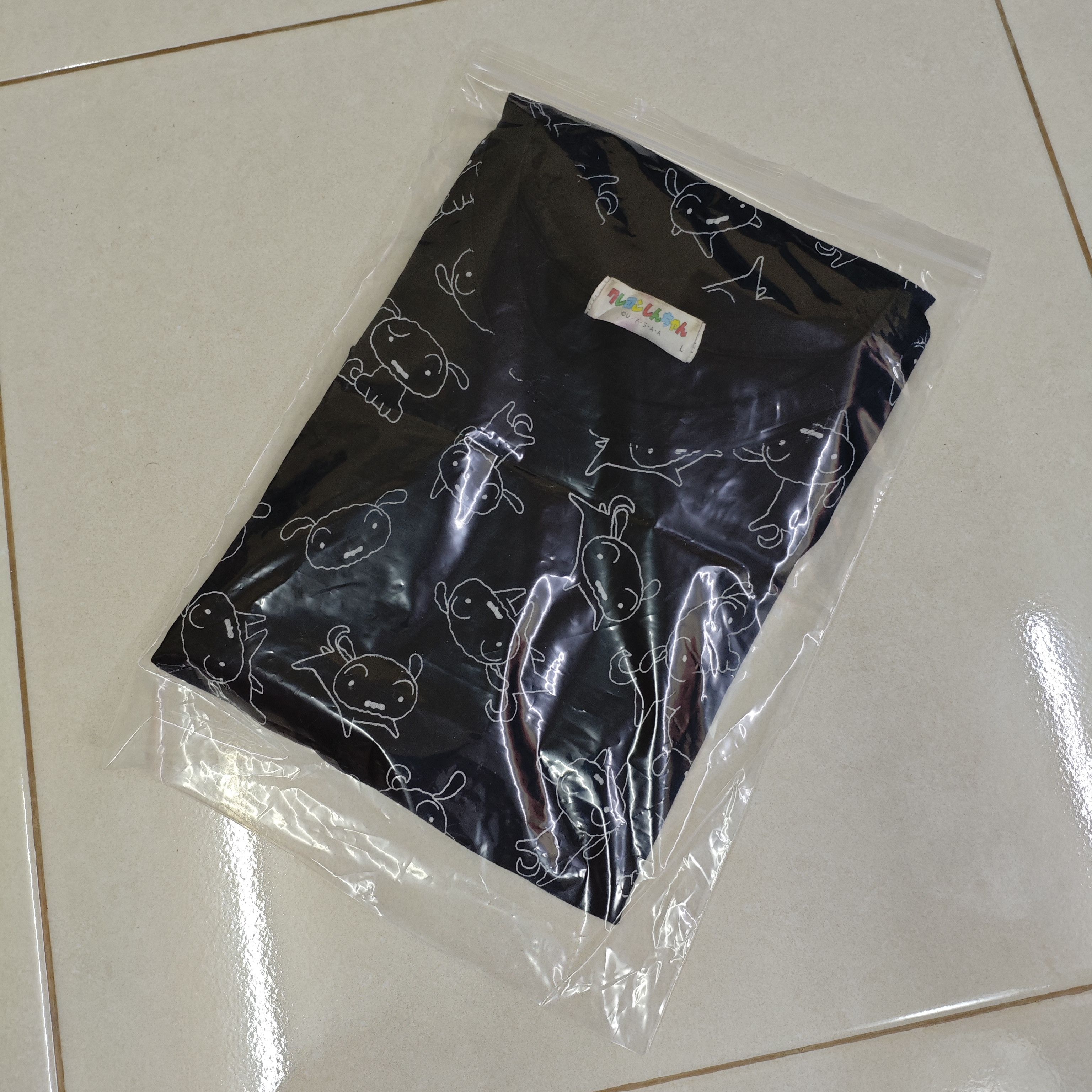 Anime 90s SHIRO Crayon Shin Chan Dog Monogram Graphics Black L Tee Size US L / EU 52-54 / 3 - 6 Thumbnail