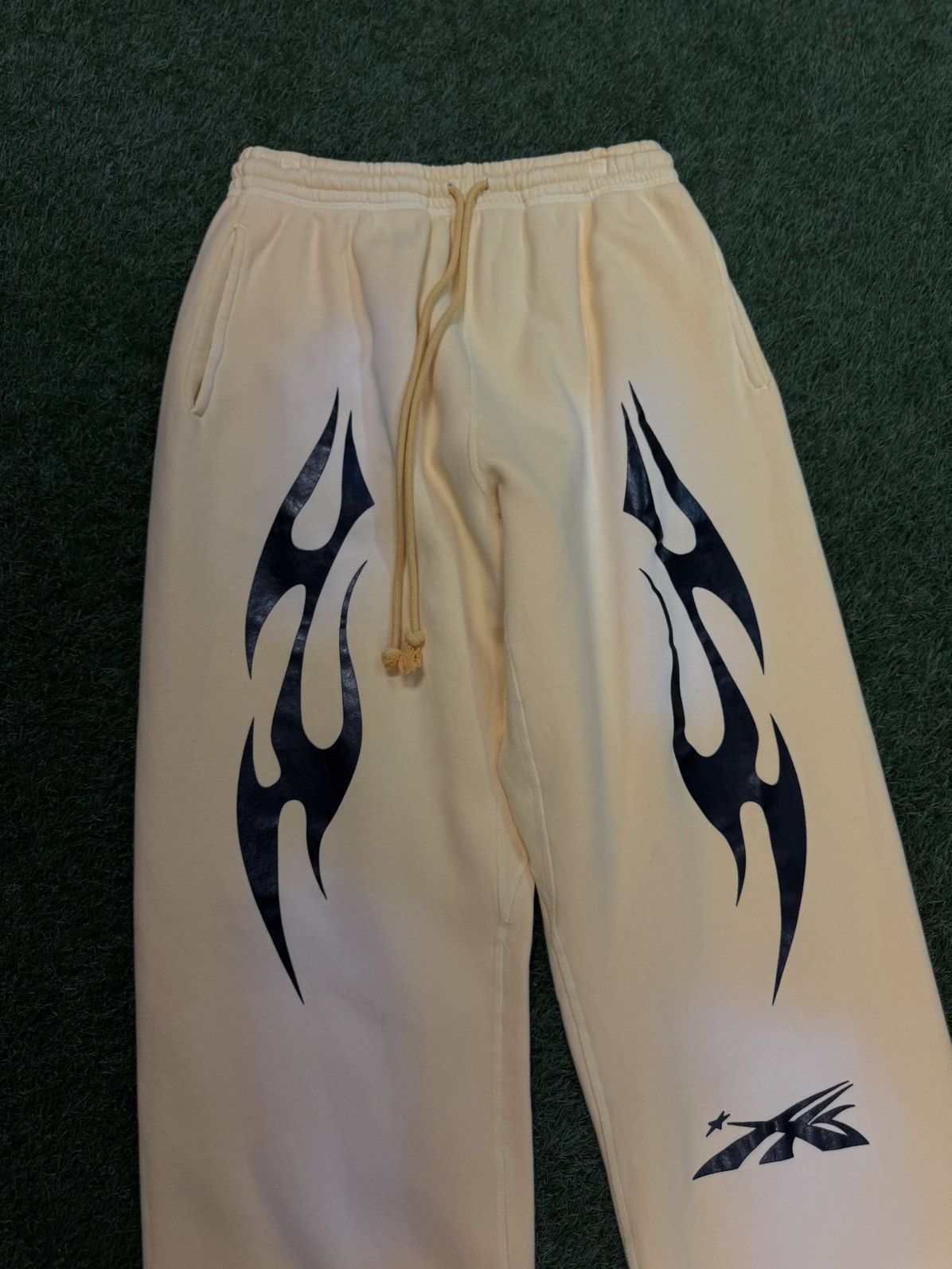 HELLSTAR Hellstar Sweatpants Size XL Yellow Flame (NEW) Size US 34 / EU 50 - 4 Thumbnail