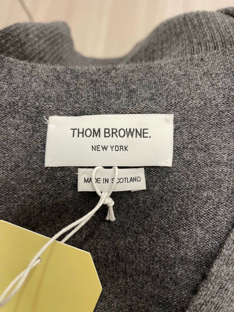 Thom Browne Thom Browne size0 Gray four stripe cashmere sweater Size US XS / EU 42 / 0 - 7 Thumbnail