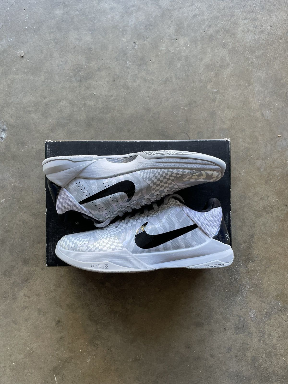 Nike Nike Kobe 5 Protro Zebra PE Size US 9 / EU 42 - 1 Thumbnail