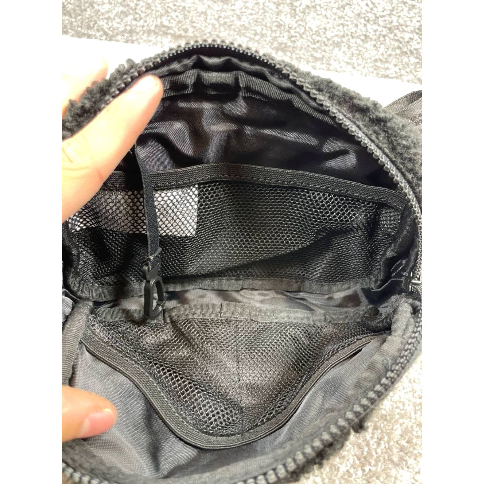 Vintage Lole Bags Womens Small Black Fleece Outer Zip Pocket Adjustable Waist Belt Size S / US 4 / IT 40 - 5 Thumbnail