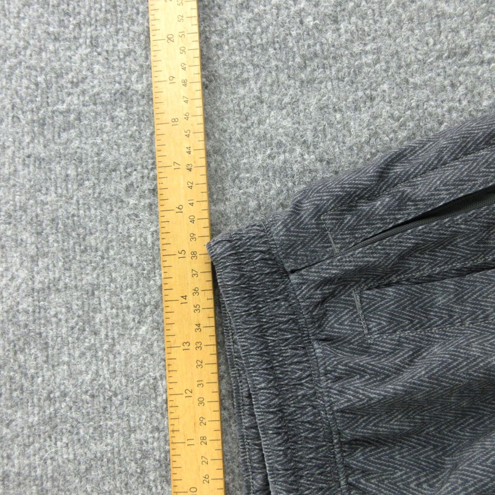 Lululemon Lululemon Shorts Mens Regular Gray Herringbone Zip Pocket Drawstring Athletic Running Gym Training Size US 31 - 4 Thumbnail