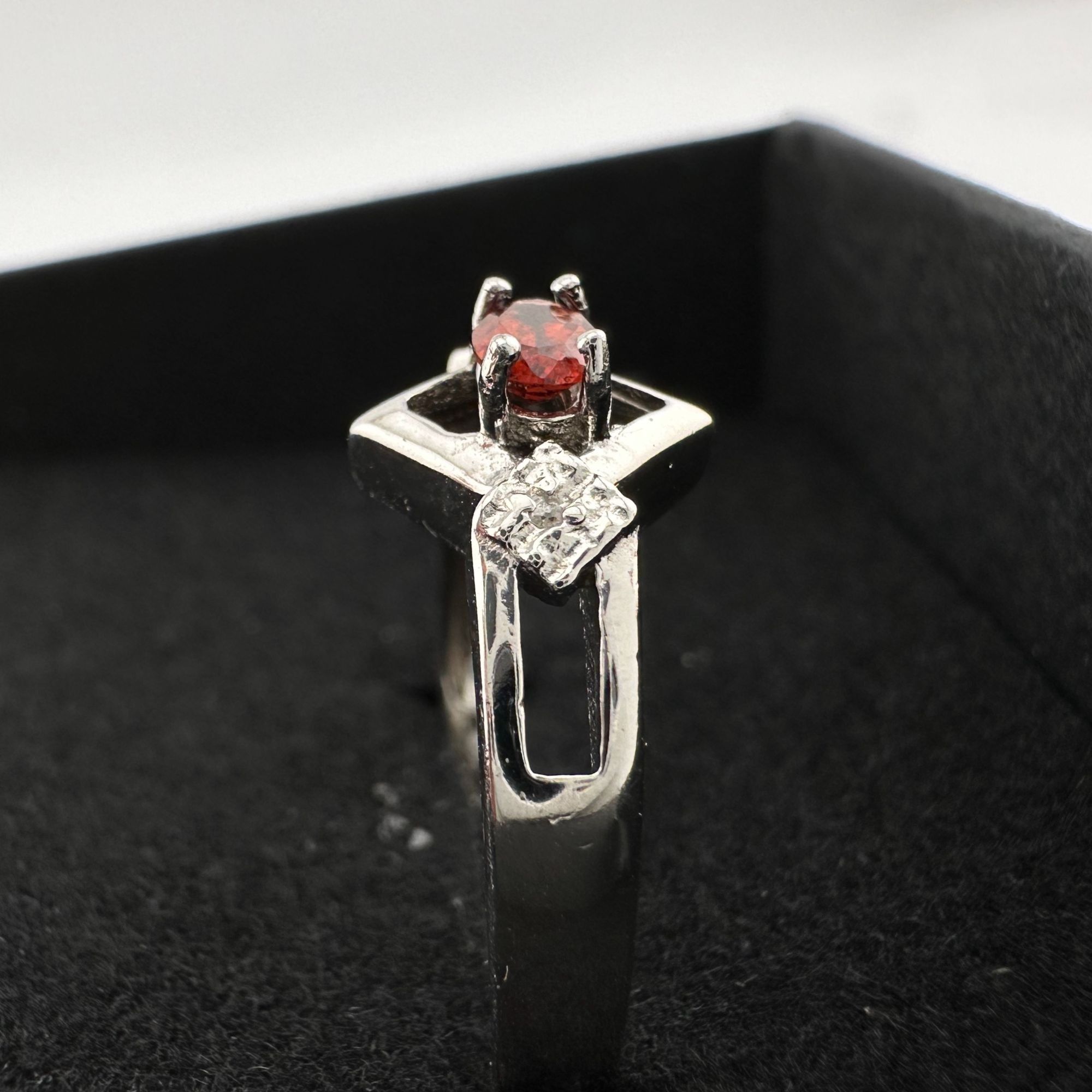 Other Romanitc and Beautiful Natural Garnet Ring Size 8 Size ONE SIZE - 14 Thumbnail