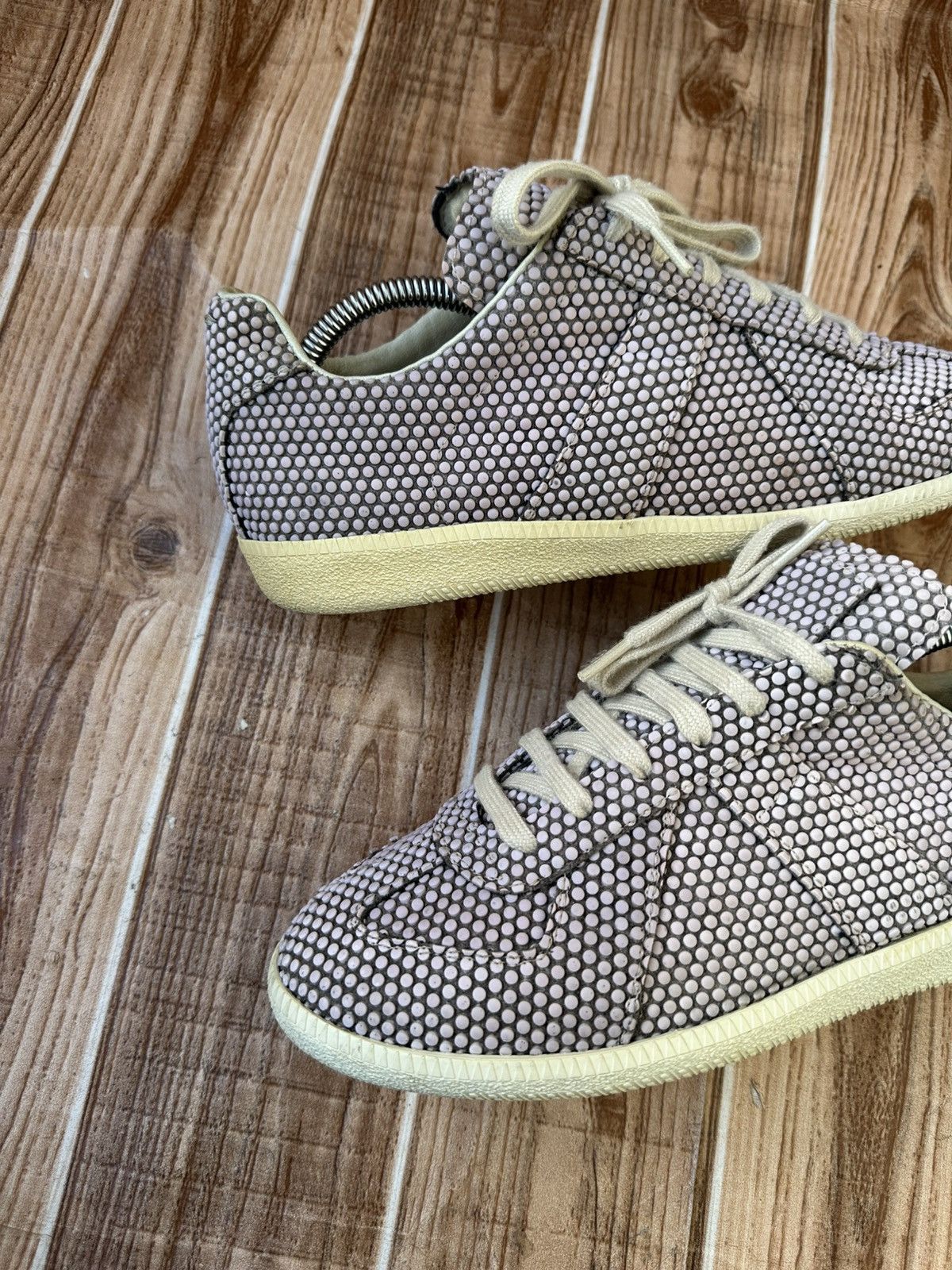 Maison Margiela Maison Margiela Replica Textured Polka Dot Sneaker Lowtops Size US 8 / EU 41 - 10 Thumbnail