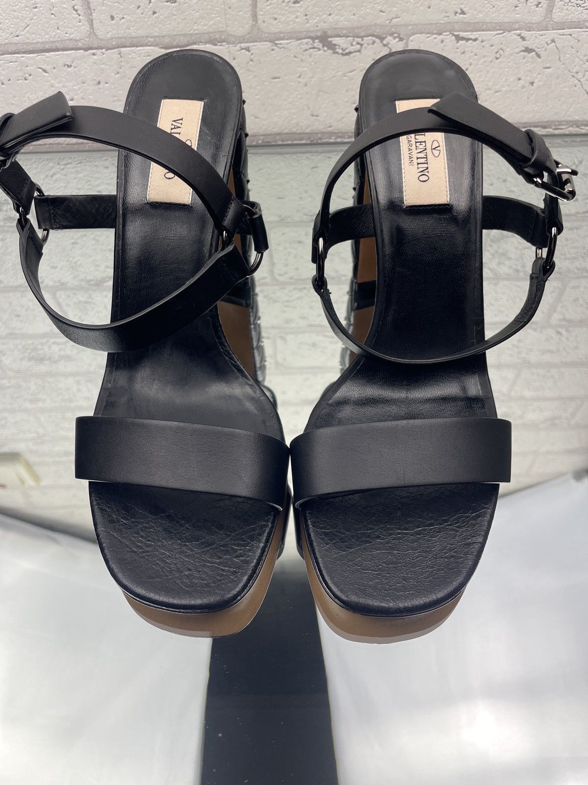 Valentino VALENTINO GARAVANI Black leather sandals 39 size 24-24.5 st Size US 8 / IT 38 - 10 Thumbnail