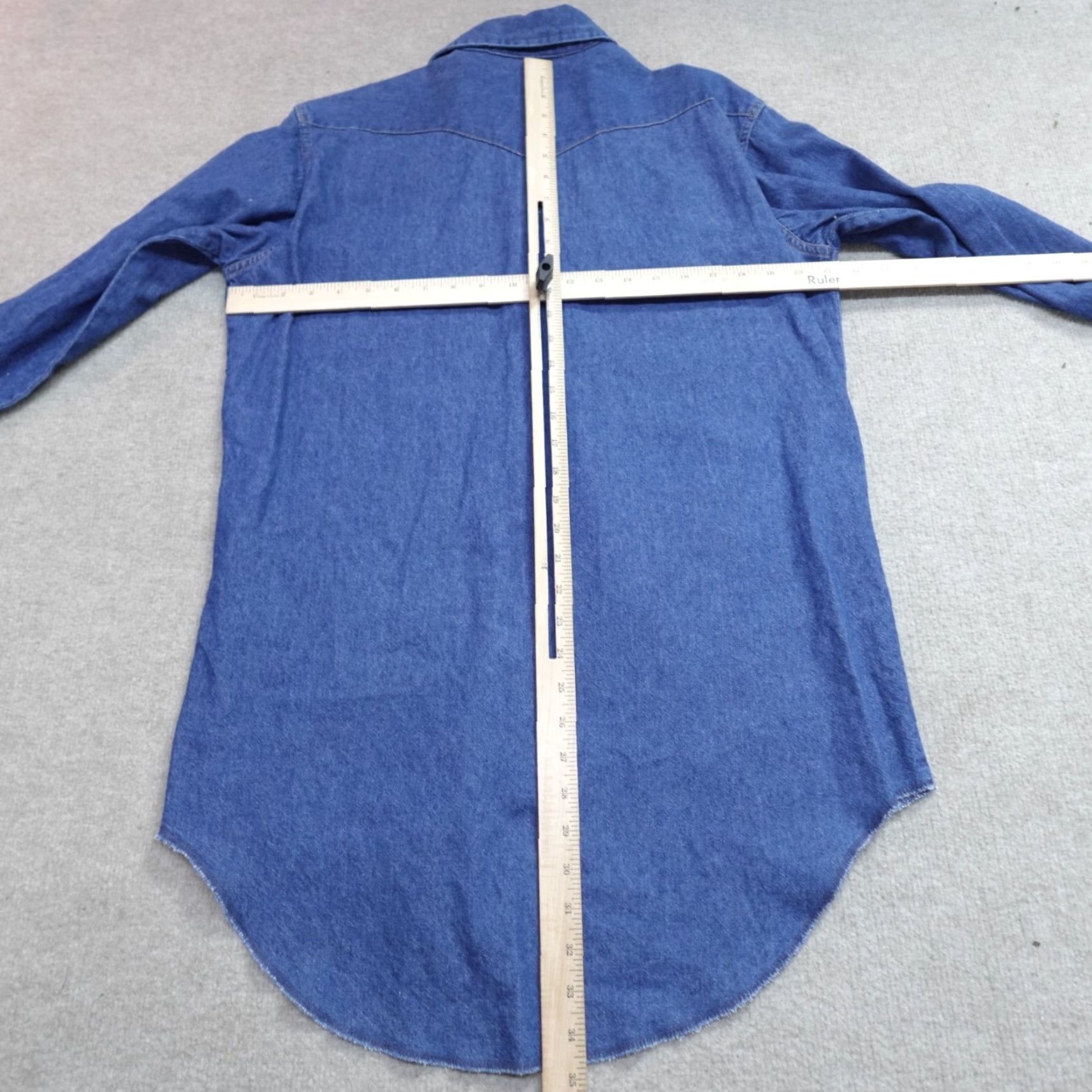 Wrangler VINTAGE Wrangler Shirt Large Blue Denim X-Long Tails Made in USA Size US L / EU 52-54 / 3 - 5 Thumbnail