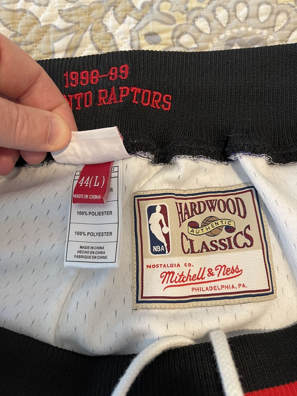 Mitchell & Ness 1998-1999 Mitchell & Ness Toronto Raptor Shorts - Size L Size US 44 / EU 60 - 9 Thumbnail