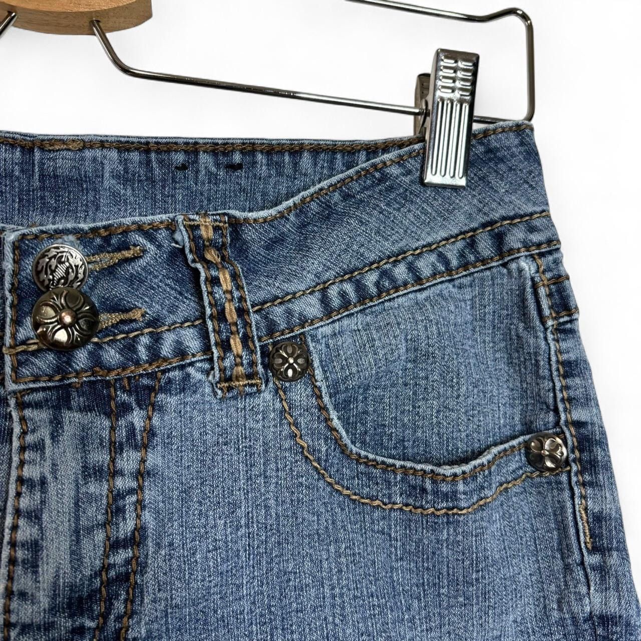 Vintage Vintage Y2K blue silver cross buttons denim capri shorts Size 28" / US 6 / IT 42 - 3 Thumbnail