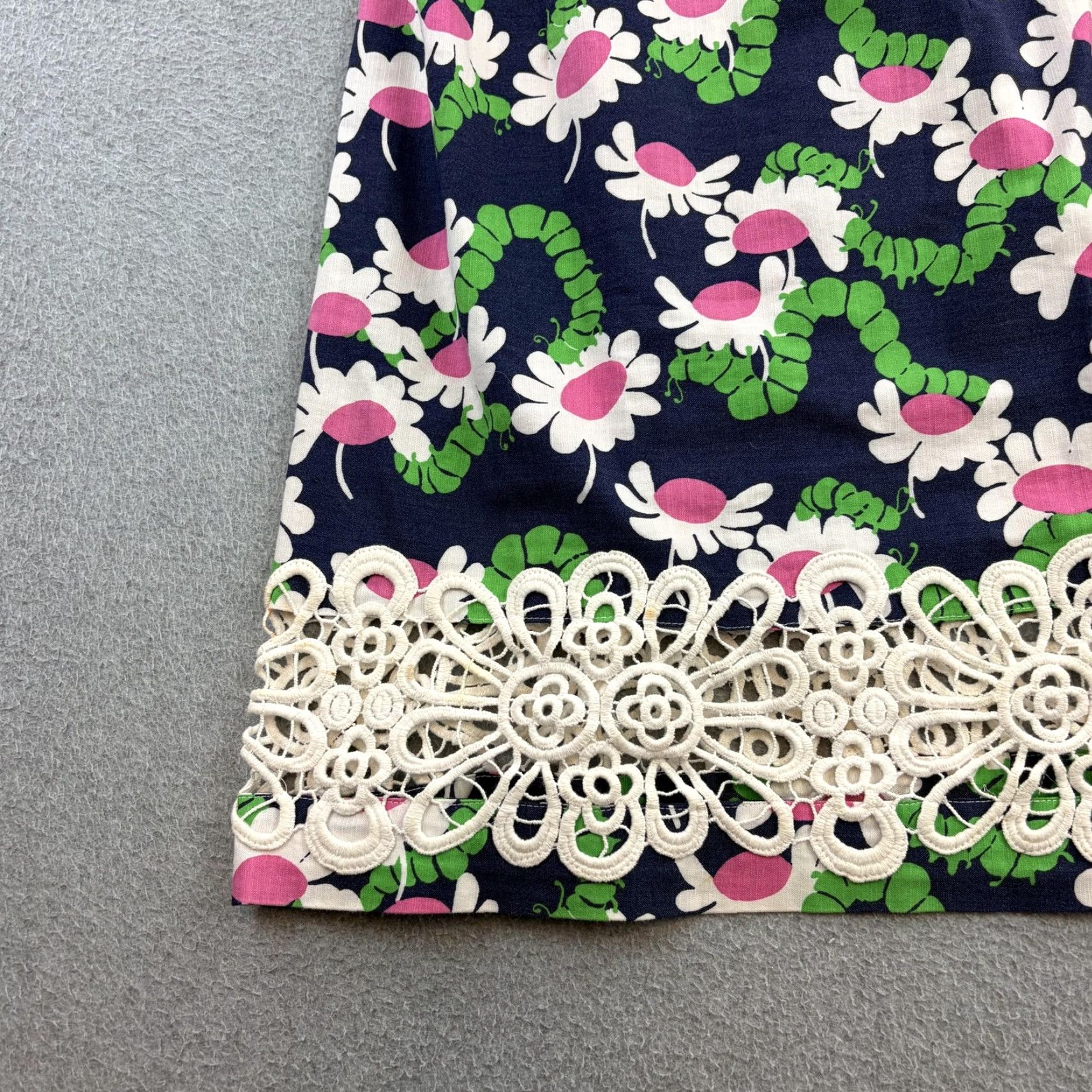 Lilly Pulitzer Lilly Pulitzer Dress Womens 2 Blue Daisy Floral Sleeveless Shift Crochet Hem Shirt? Size XS / US 0-2 / IT 36-38 - 4 Thumbnail